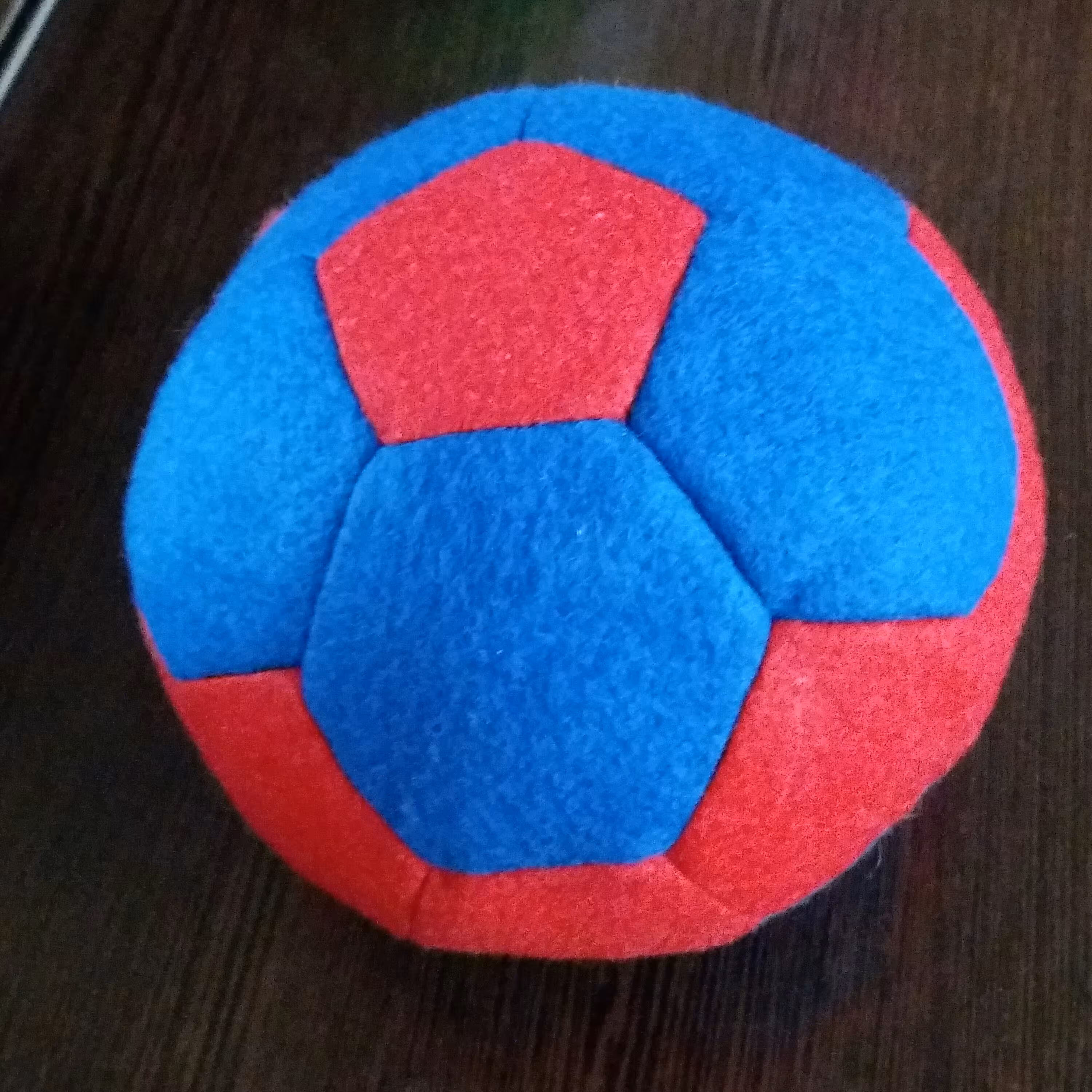 توپ نمدی پر شده با الیاف مصنوعی قابل استفاده برای تمامی سنین کاملا بی خطر  با قط