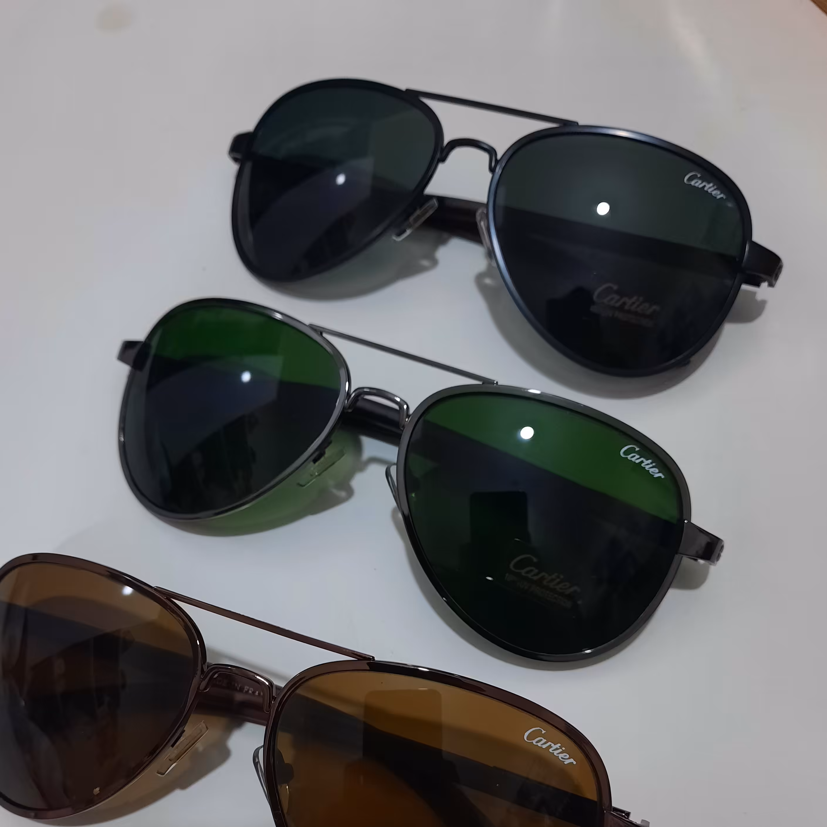 عینک مردانه دودی یووی شیشه ای دسته چوبی کارتیر اورجینال ساخت فرانسه همراه با کیف مخصوص ضدضربه