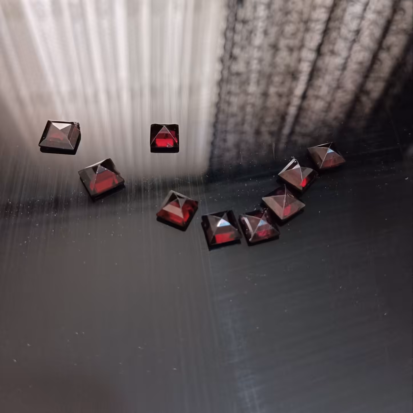 پک چهارتایی سنگ و نگینهای خوشرنگ گارنت اصل و معدنی مناسب جواهری و مخصوص انگشتر زنانه و مردانه و گردنبند 