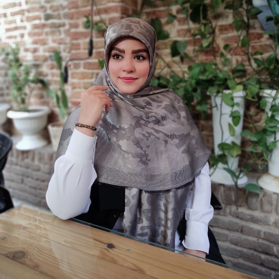 روسری دورو لمه دار وارداتی نخ ابریشم ژاکارد قواره 140 رنگ خاکستری