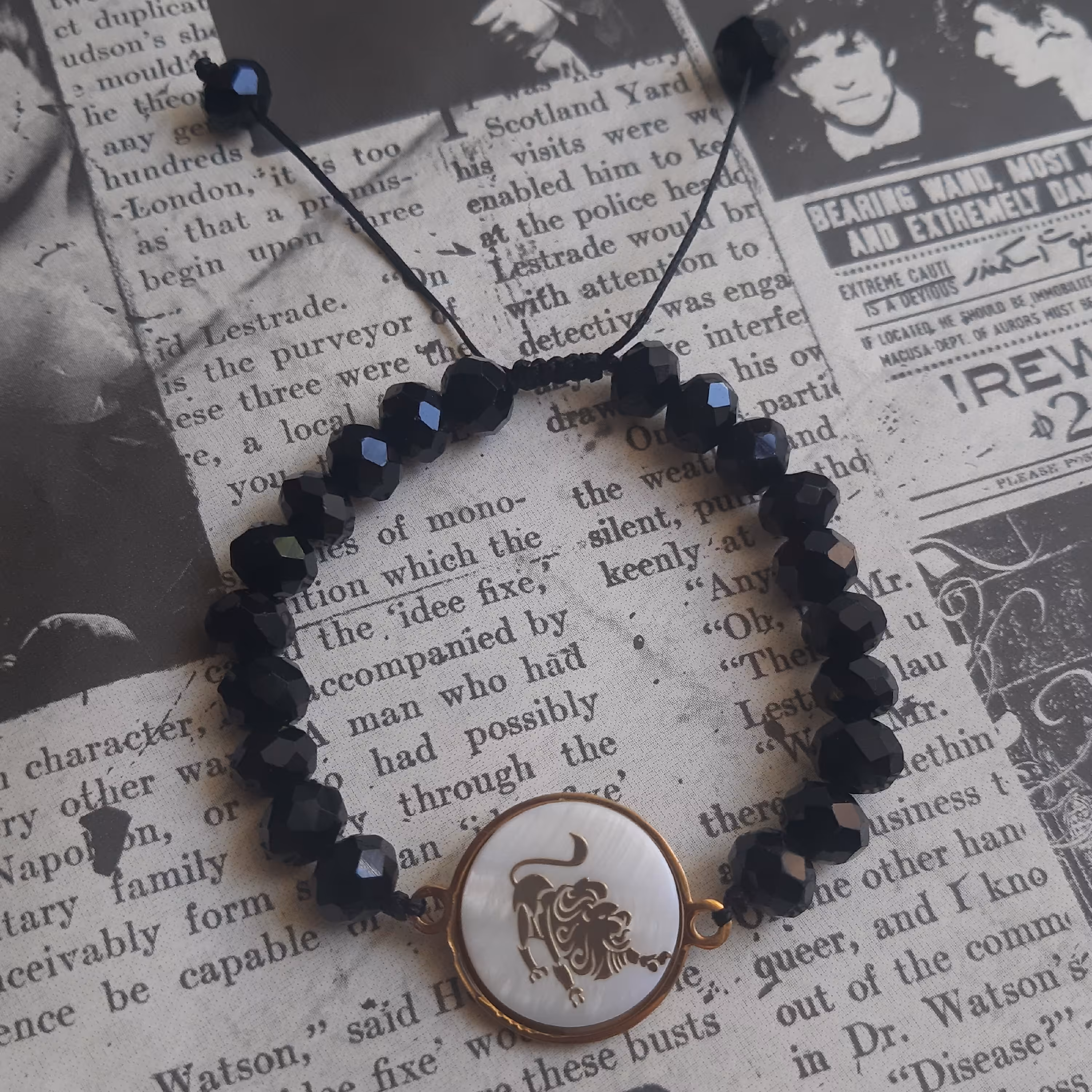 دستبند ماه تولد مرداد