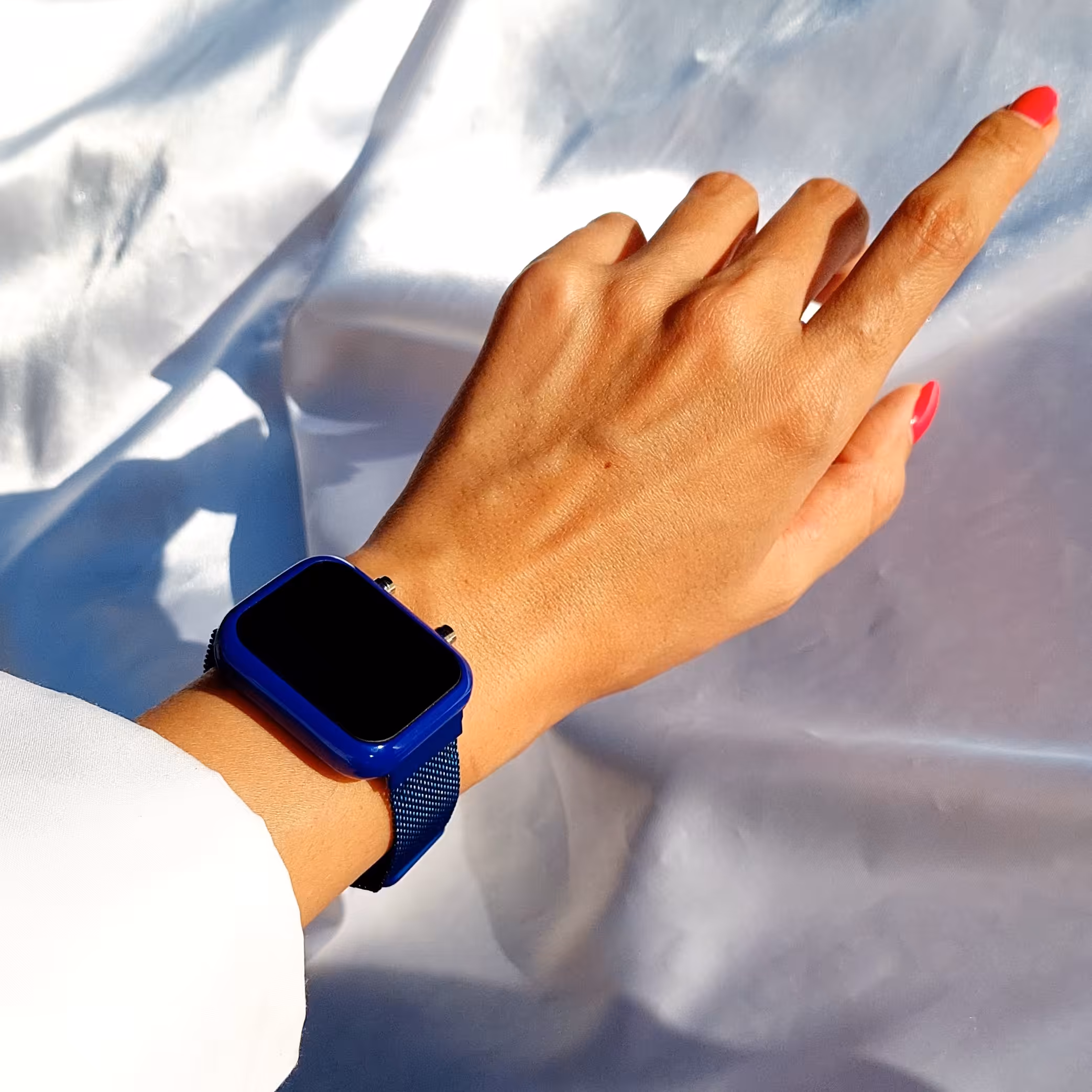 ساعت ال ای دی دکمه ای اسپرت بند حصیری مگنتی سه رنگ 