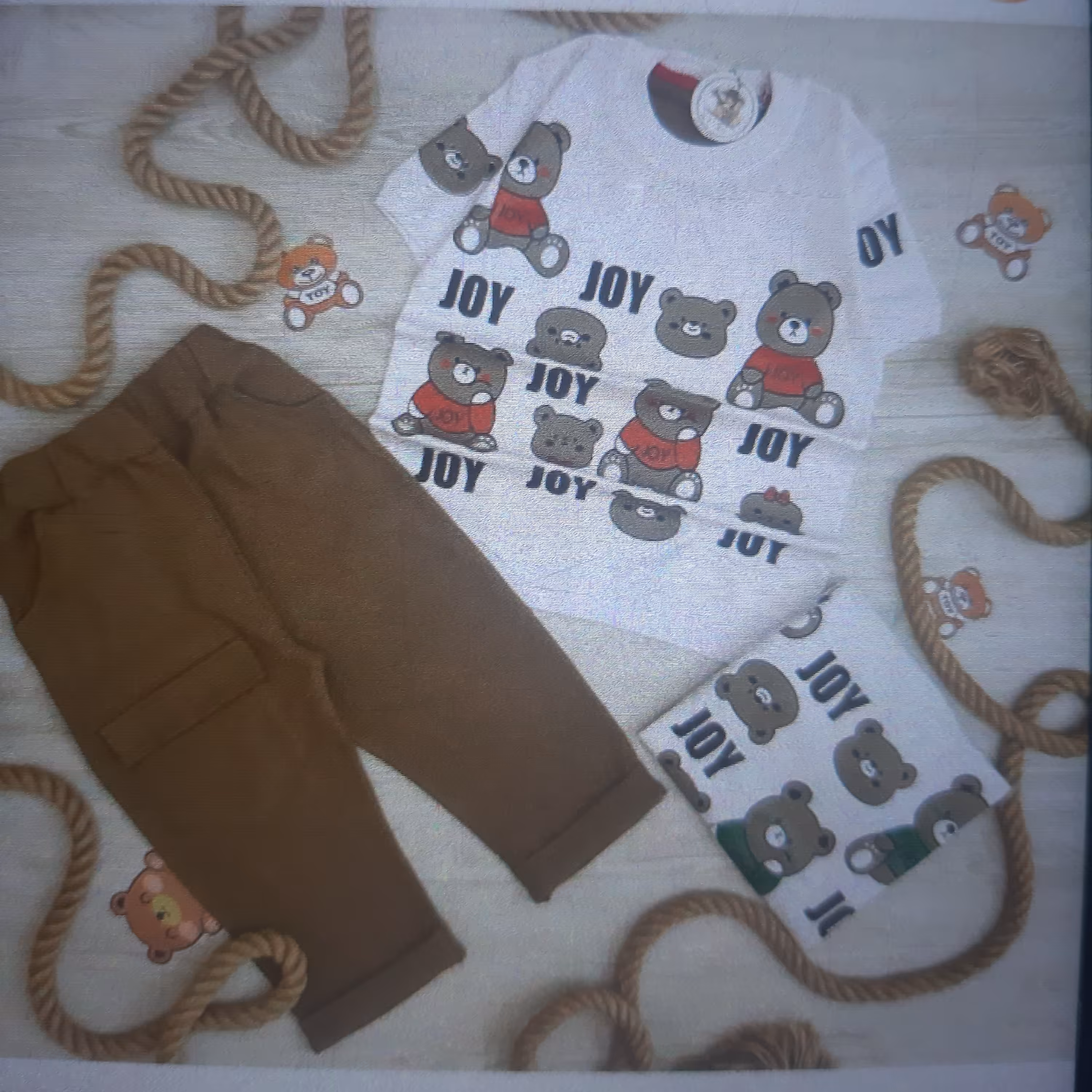 حراج تیشرت شلوارک اسپرت بچگانه برند کیفیت تضمینی  سایز  40،45،50،55   دو رنگ سبز و قرمز 