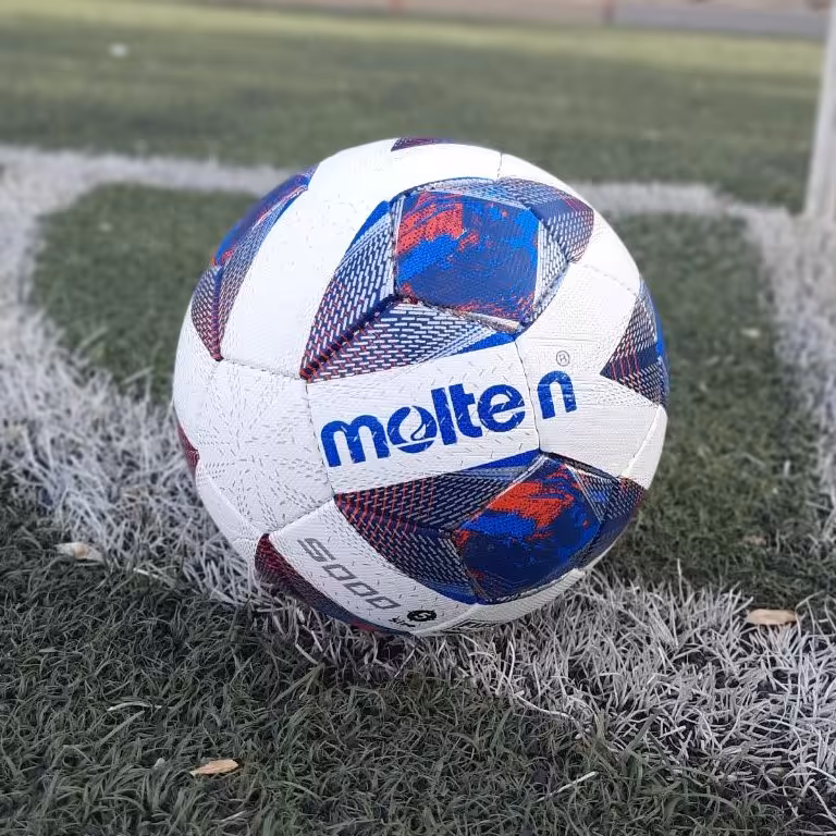 توپ فوتبال مولتن