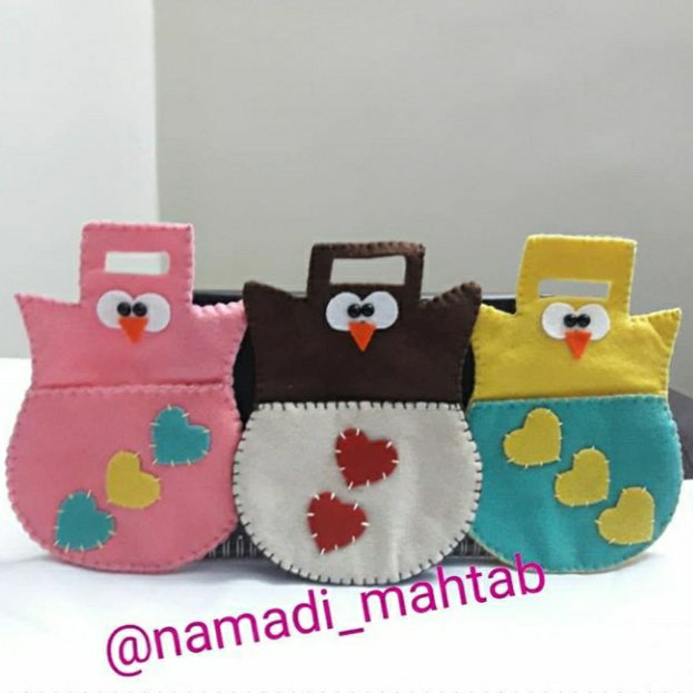 آویز شارژر و گوشی