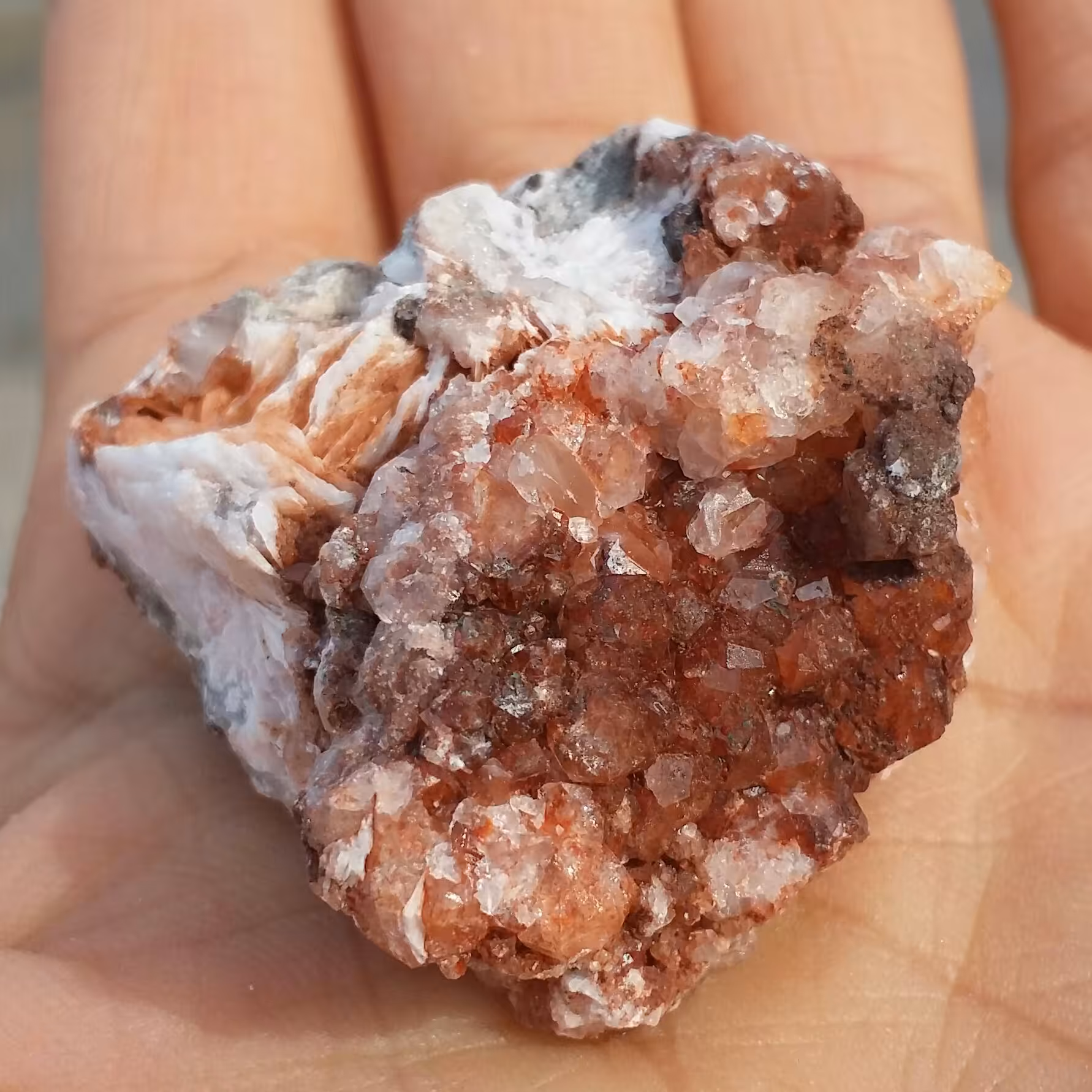 نمونه فوق کلکسیونی آنالیسم پر بلور روی بستر باریت محشر بسیااااار زیبا 100 در 100 طبیعی خارق العاده و تک
کد 8340
