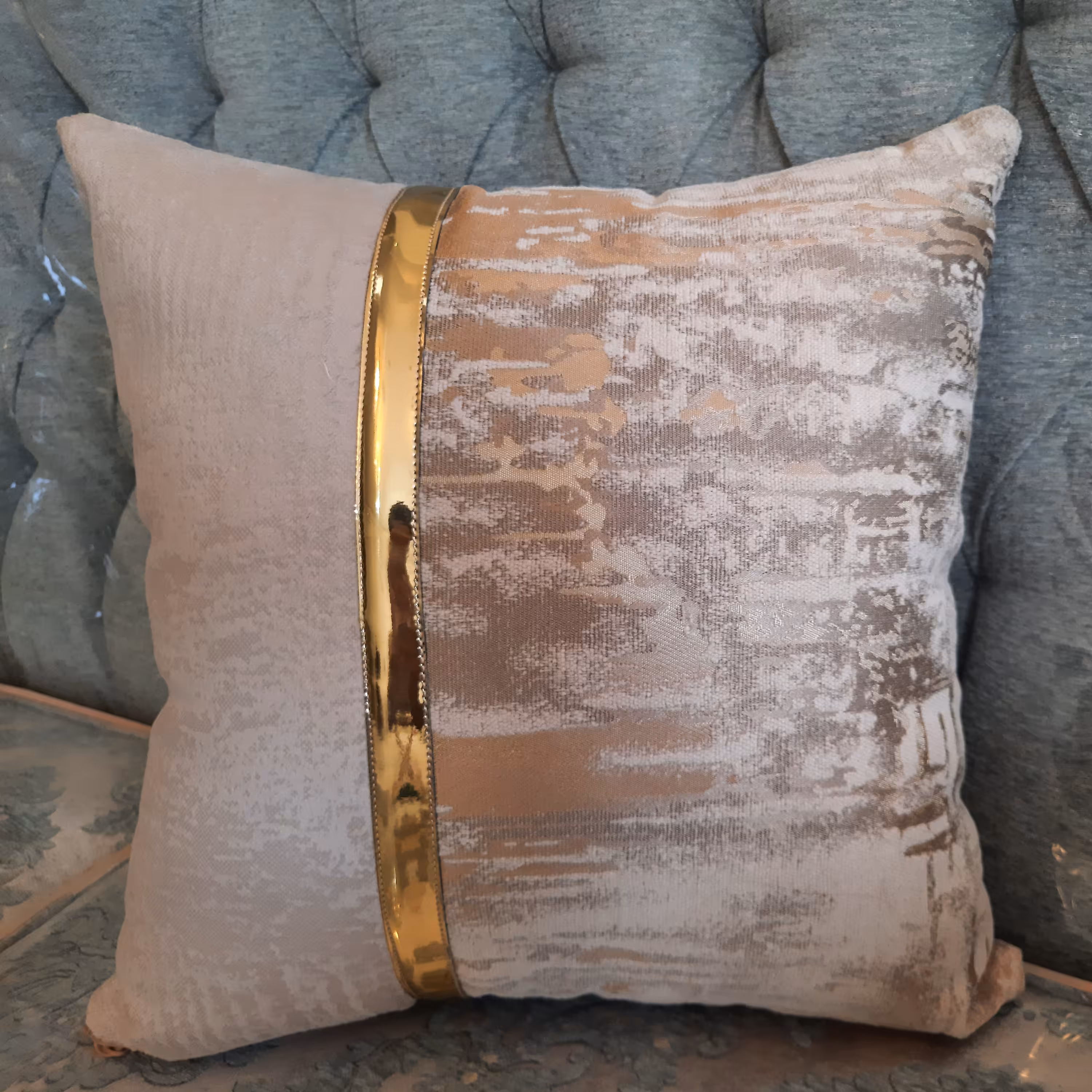 کاور کوسن پتینه ترکیبی
وزن 250 گرم
ابعاد 42 در 42
موجود در 12 رنگ 