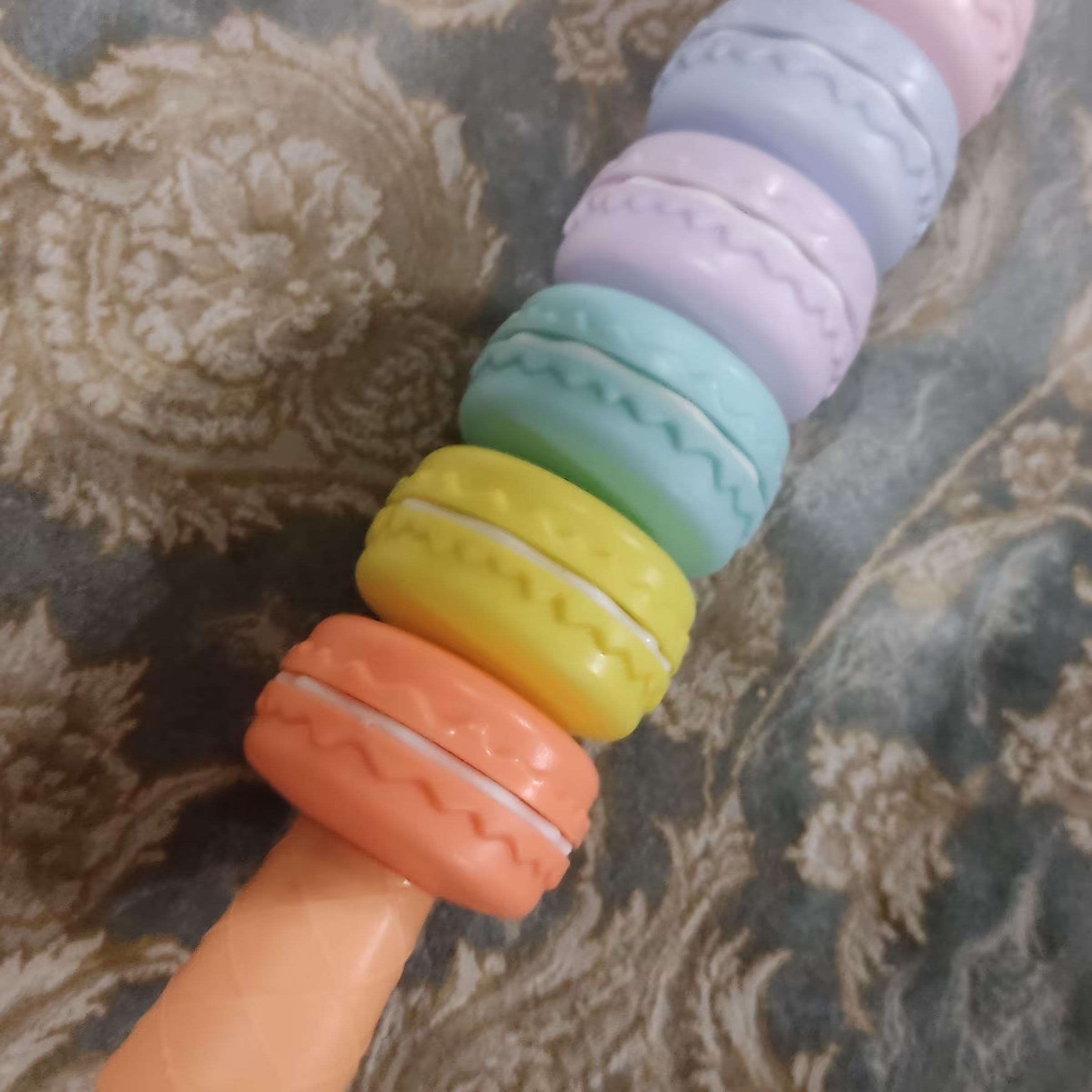 ماژیک ماکارون6 رنگ رنگ های قرمز. زرد.  آبی فیروزه ای.  بنفش. آبی کمرنگ.صورتی 