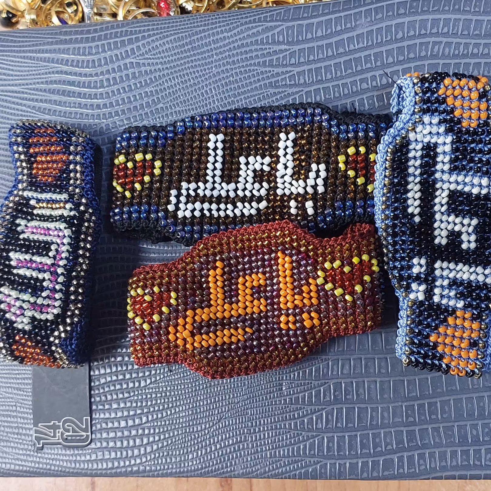 بازو بند  یا دستبند کشی زندان بافت