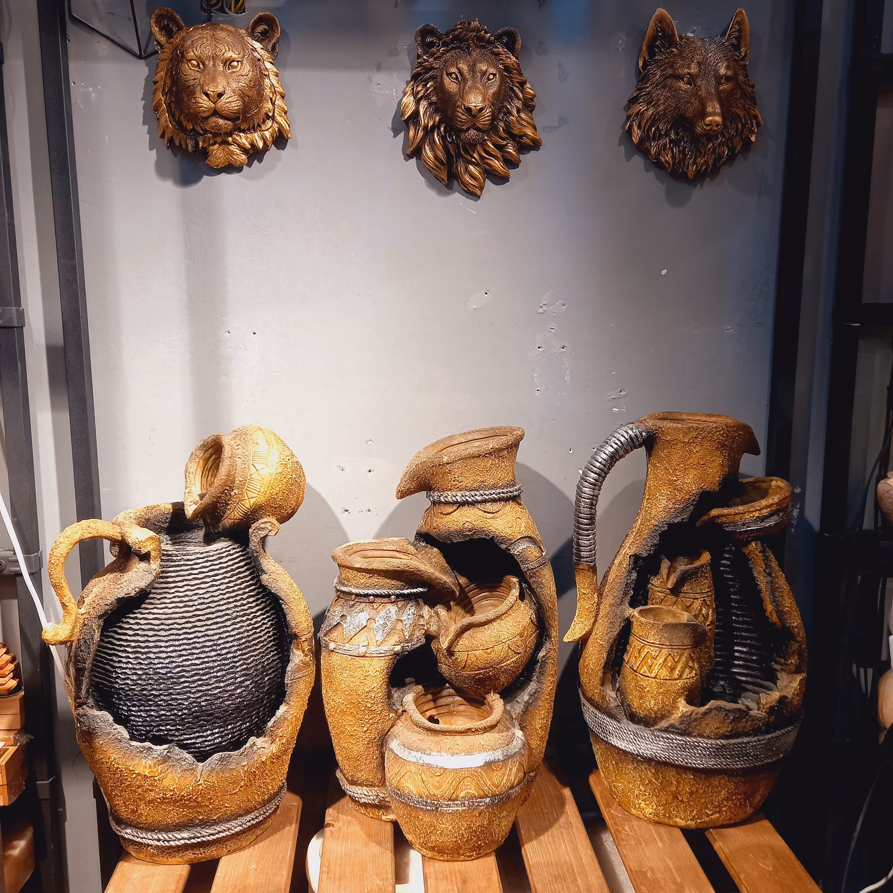 آبنما ی پلی استر همراه با پمپ برقی 