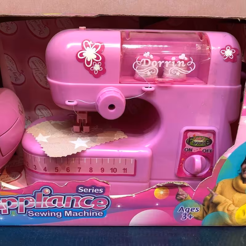 اسباب بازی چرخ خیاطی موزیکال و چراغدار