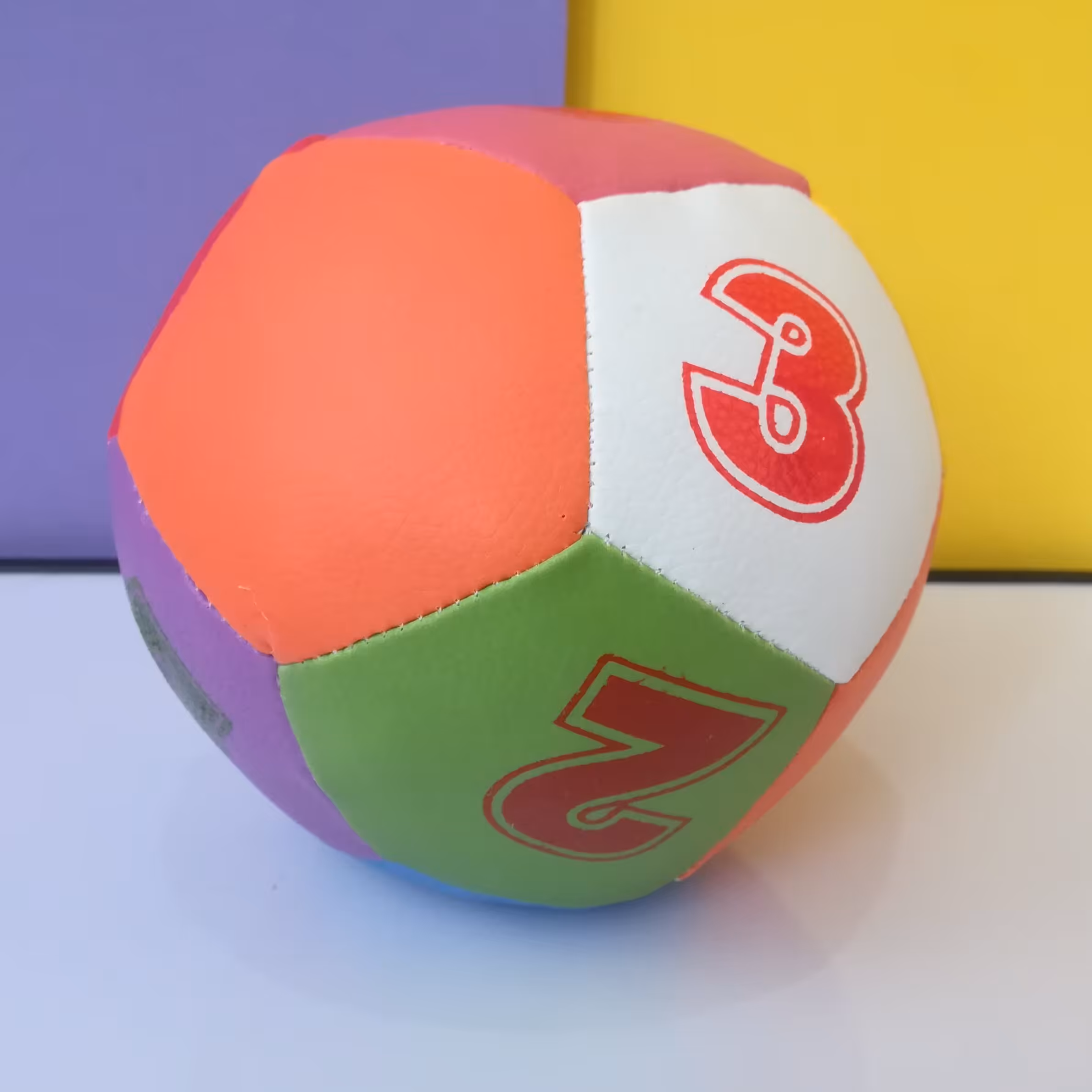 توپ آپارتمانی ( اسفنجی ) توپ رنگی رویه چرم