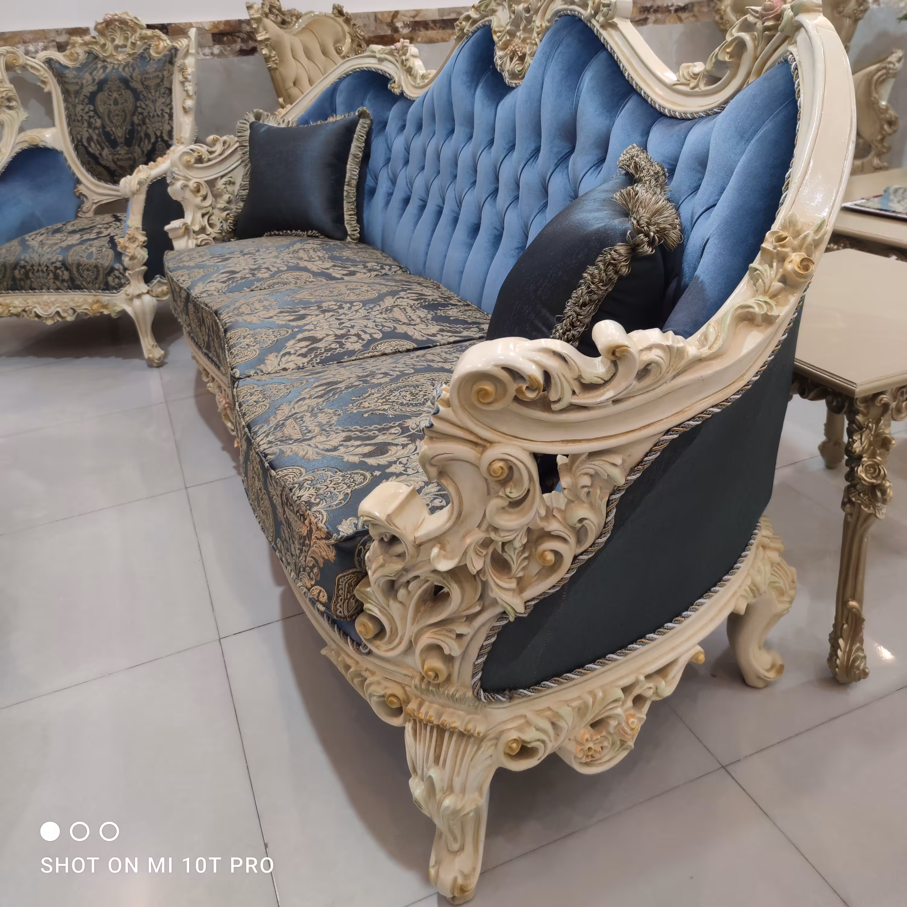 مبلمان سلطنتی ماناتا نه نفره تماماً چوب راش فوم سرد13سانتی شرکتی پارچه درجه یک