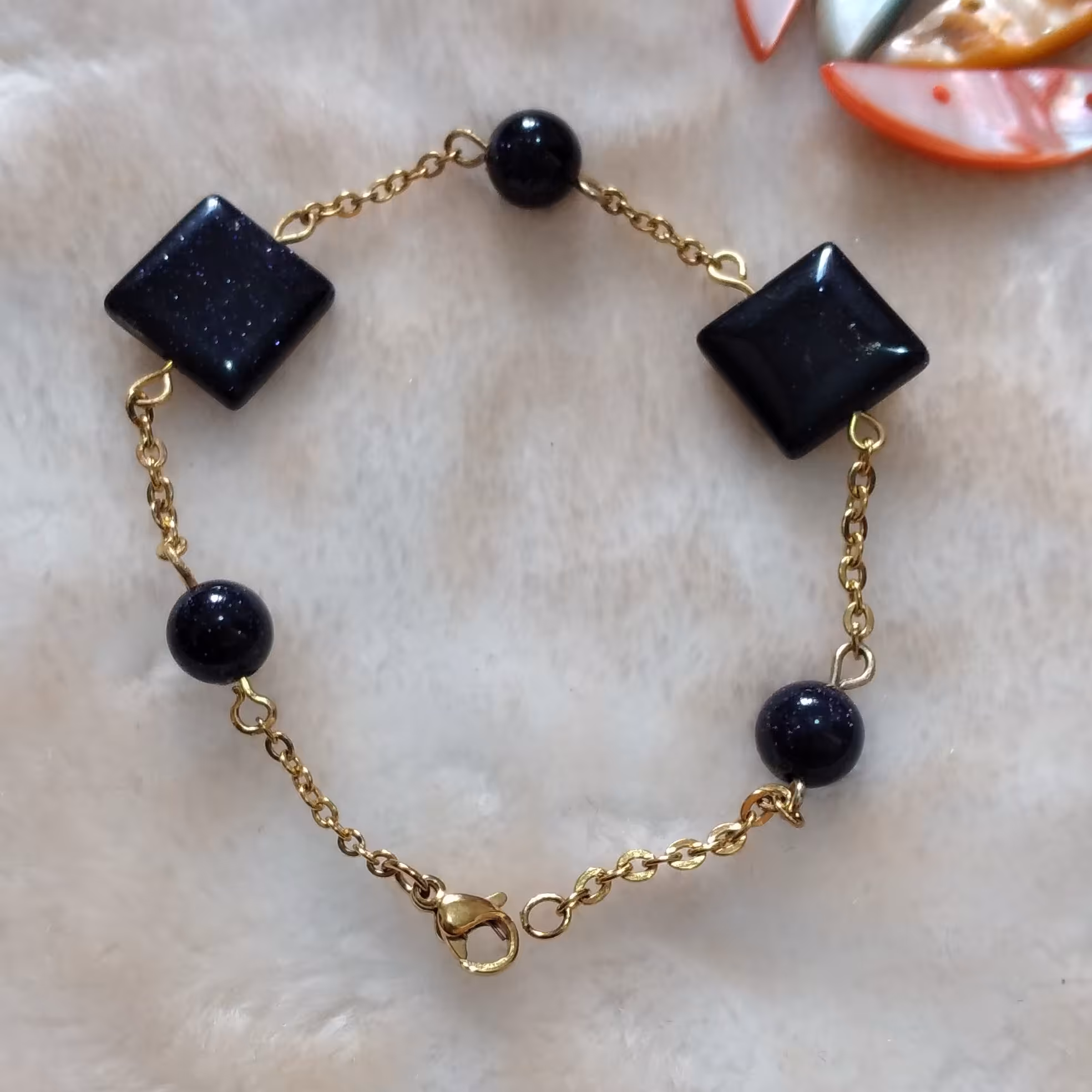 دستبندسنگ دلرباسورمه ای