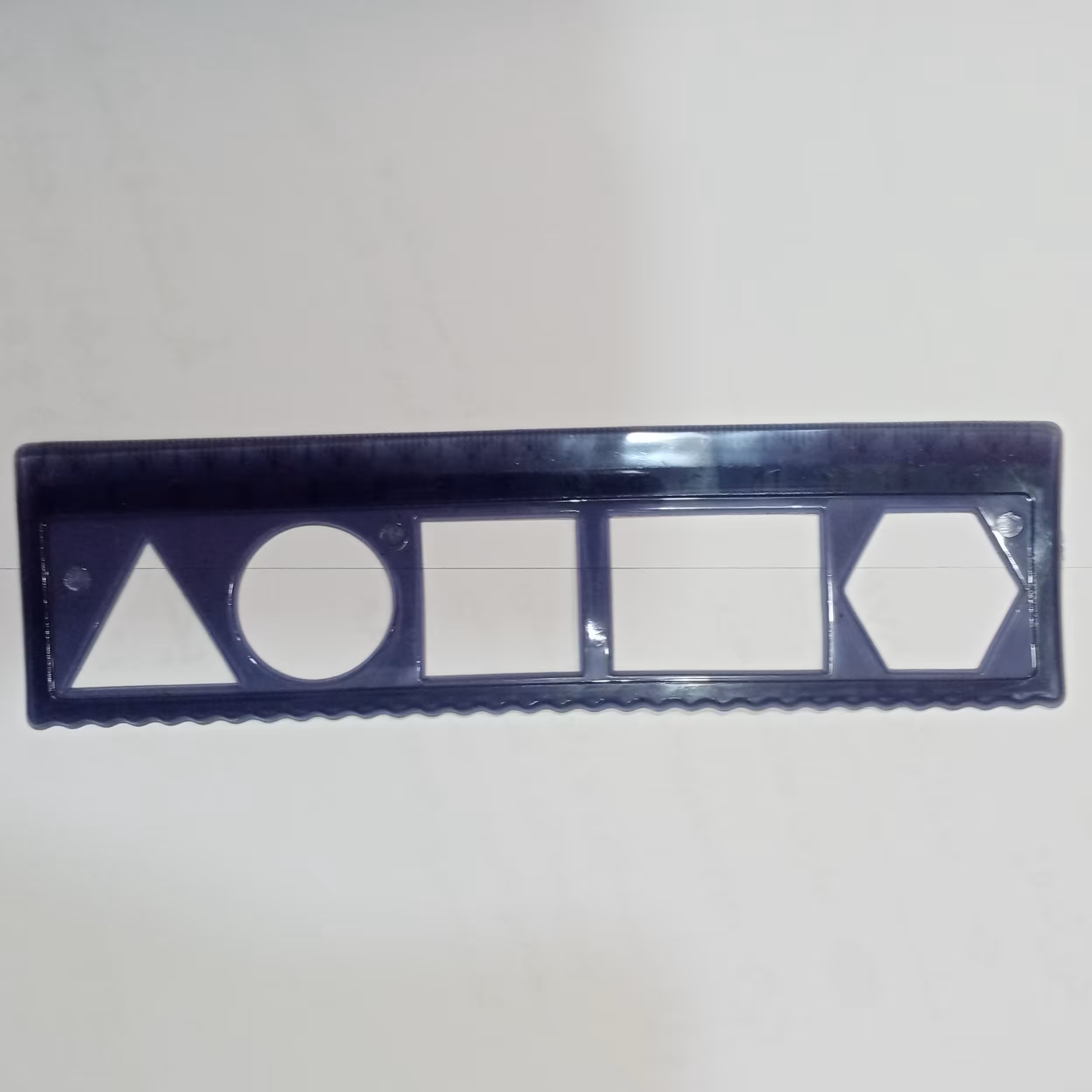 خط کش و شابلون اشکال هندسی ژله ای نشکن 4 طرح
15 سانتی