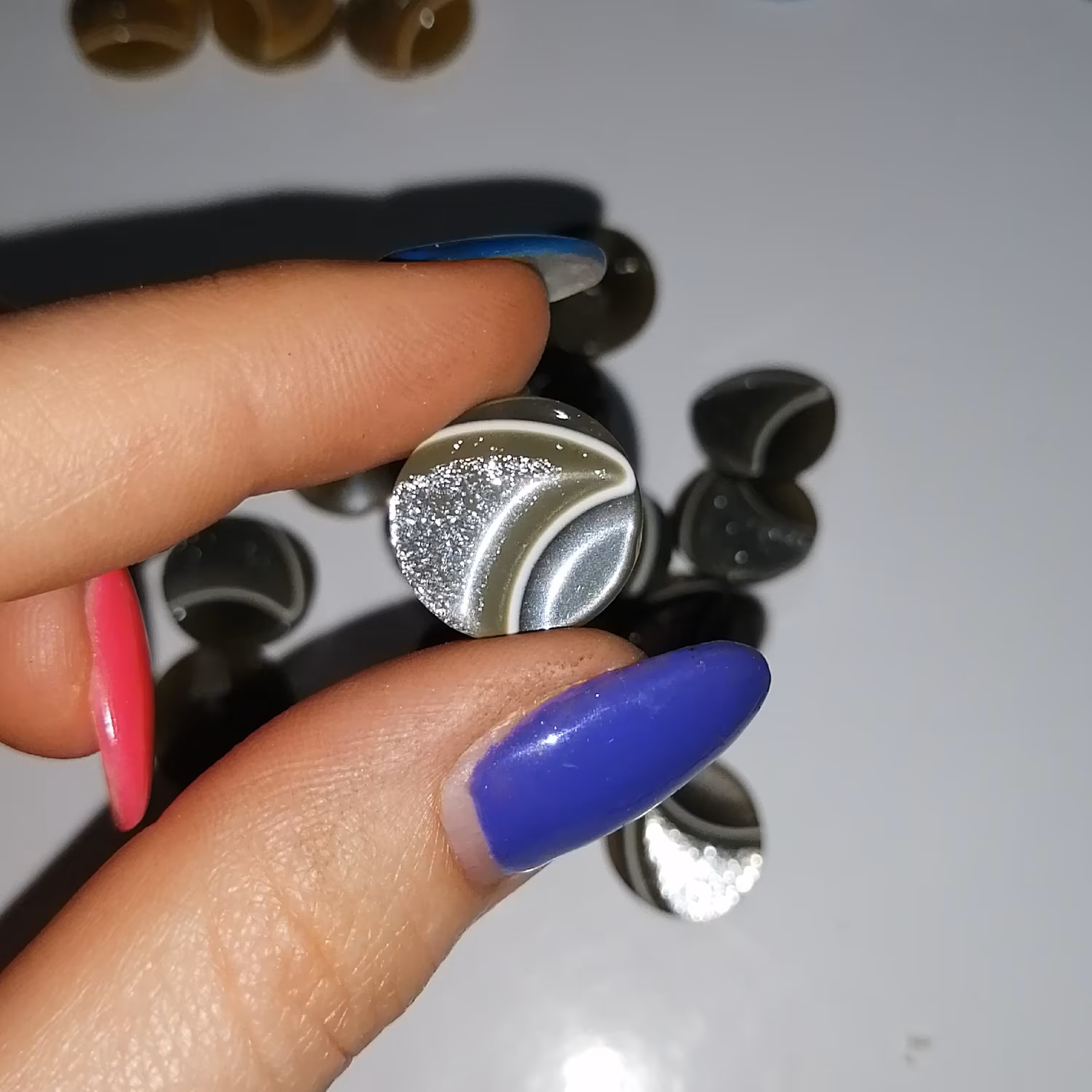 دکمه لباس کوچک طرح شیشه ای اکلیلی رنگ  بسته 14 عددی 