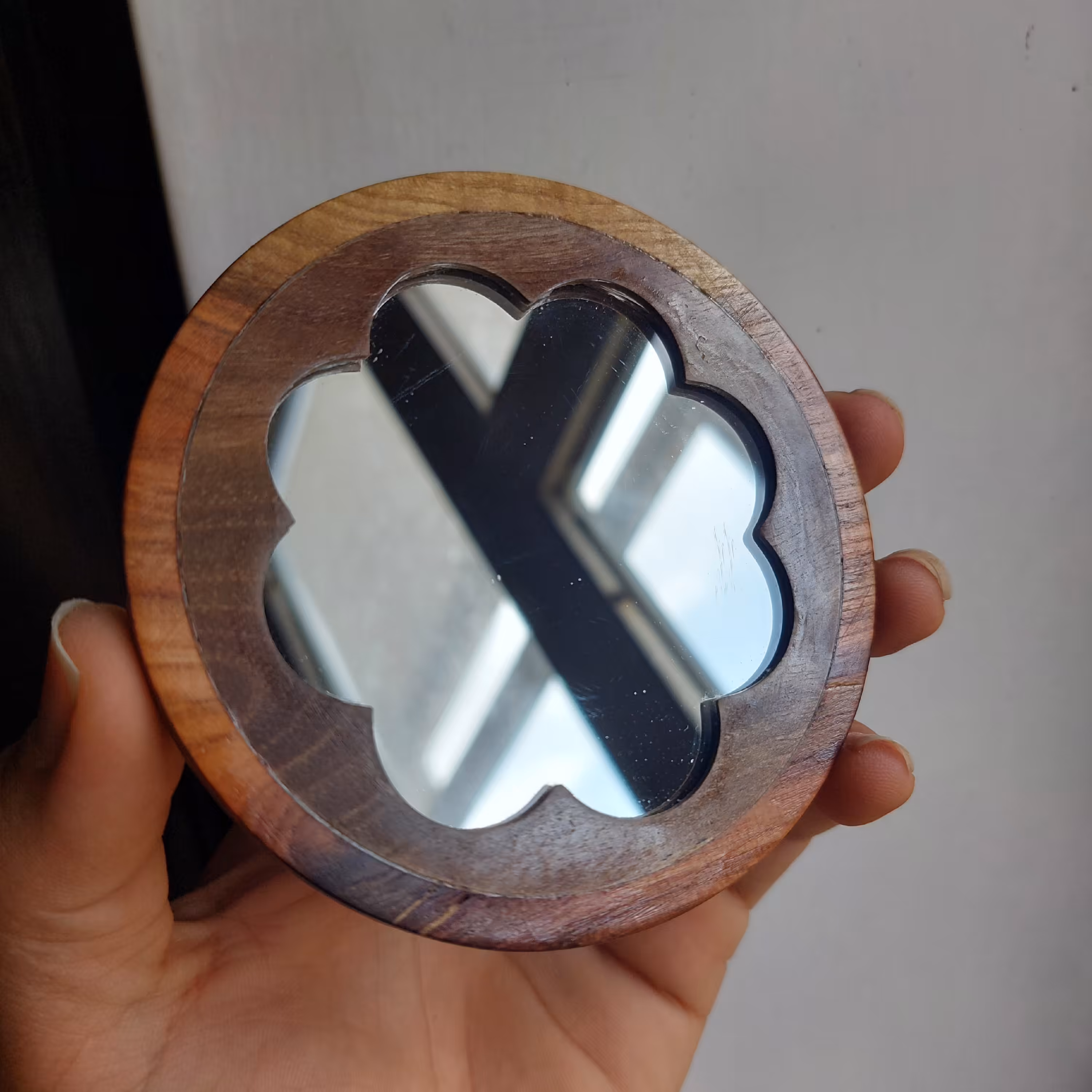 آینه چوبی تو کیفی طرح دالبری چوبینک