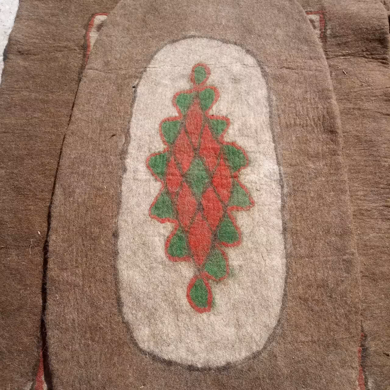 نمد پشمی بیضی