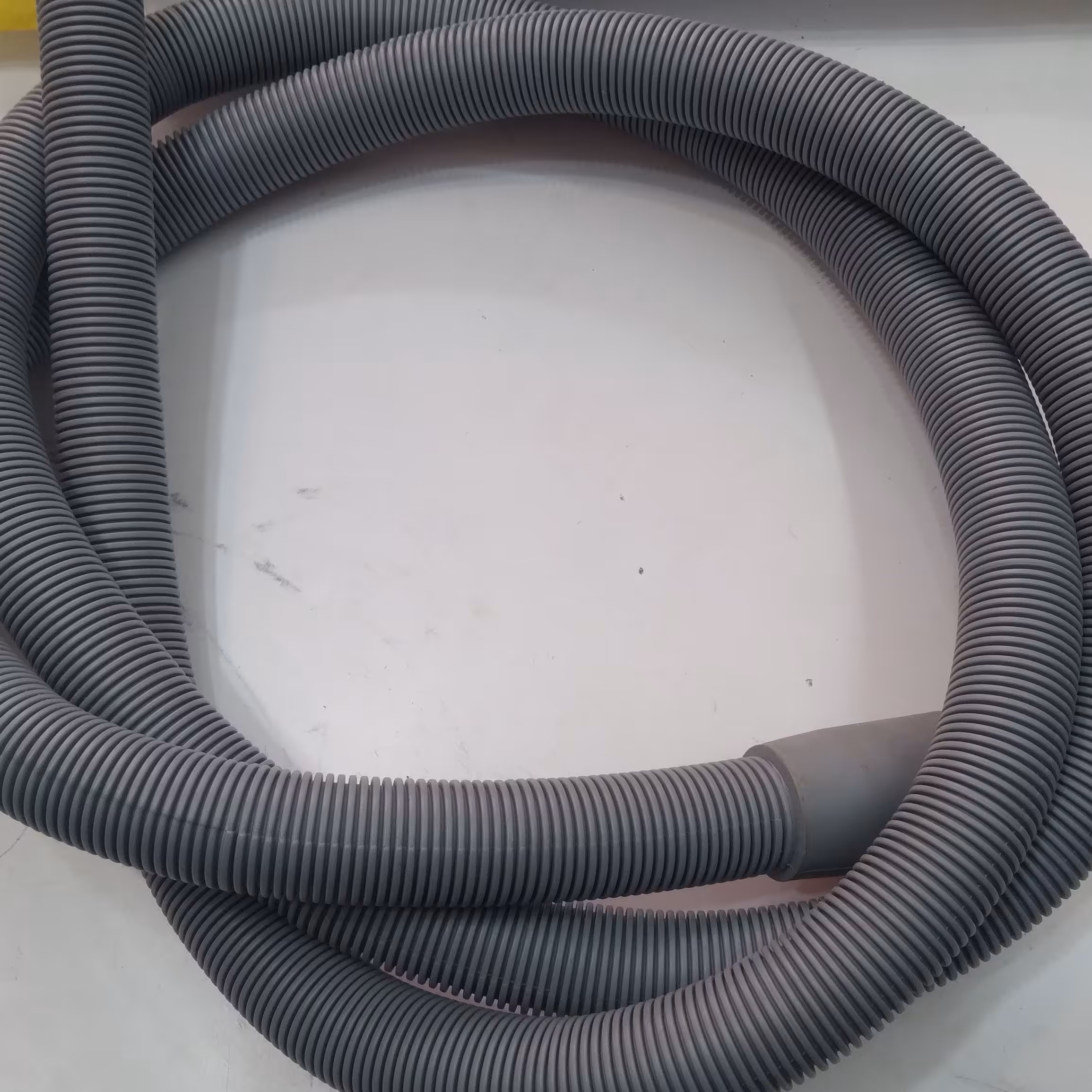 شیلنگ خروجی یا تخلیه ماشین لباسشویی اتوماتیک