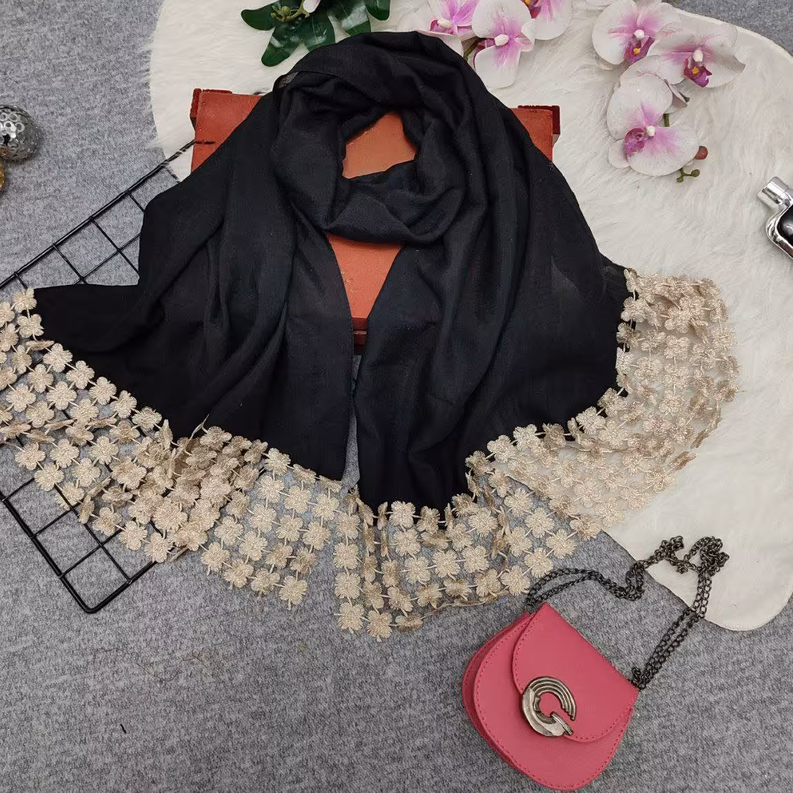 شال مجلسی دستک گیپور جنس وال اسلپ در دو رنگ مشکی و طوسی