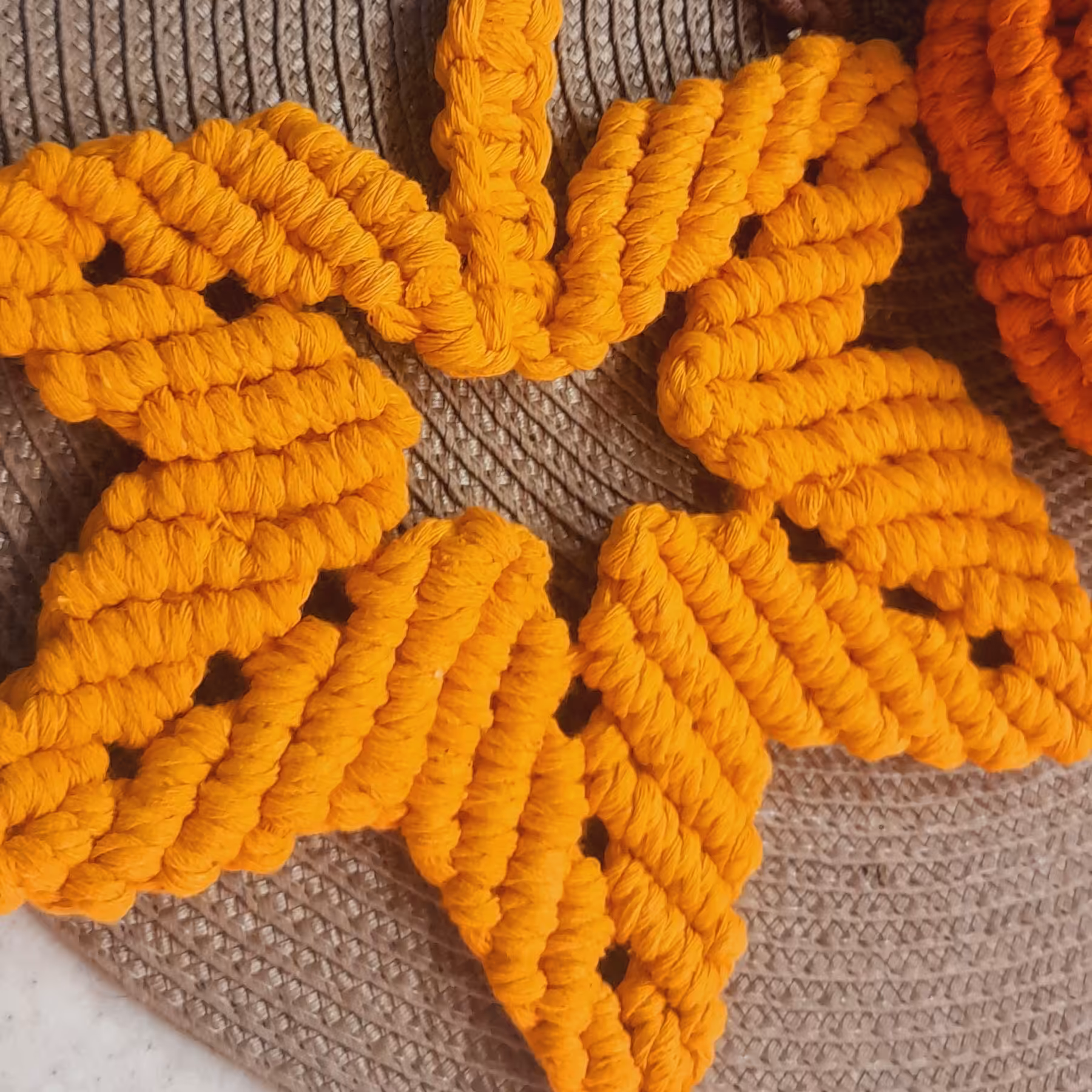 مکرومه.برگ پاییزی مکرومه