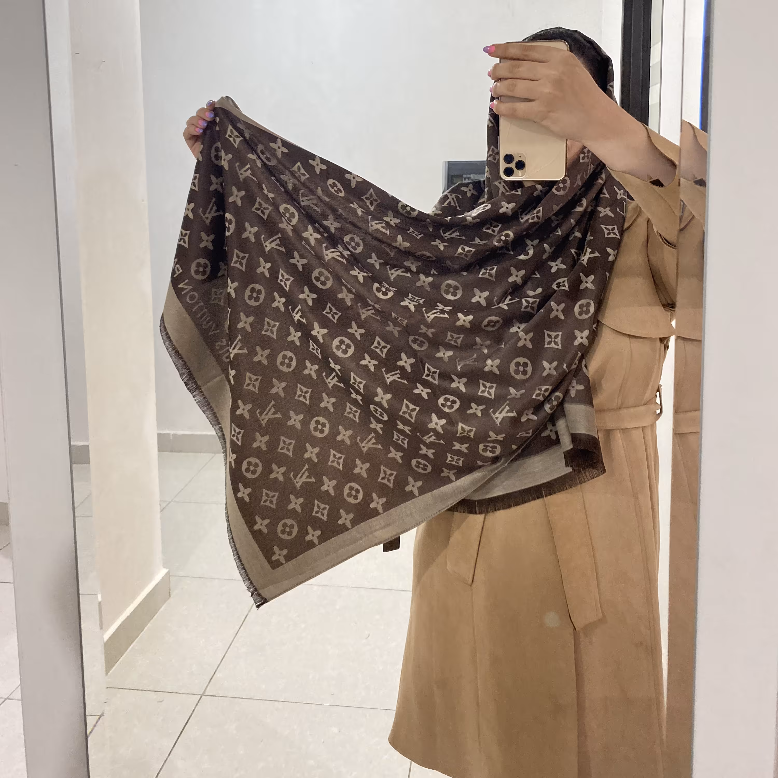 شال ابریشم کشمیر وارداتی پاییزه و بهاره بسیار شیک دور دوخت حاشیه کار ریشه ریشع