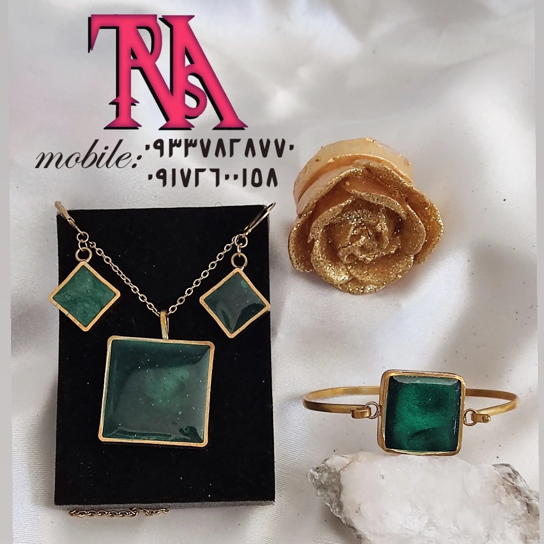 نیم ست رزینی سبز رنگ (دستبند ،مدال،گوشواره)