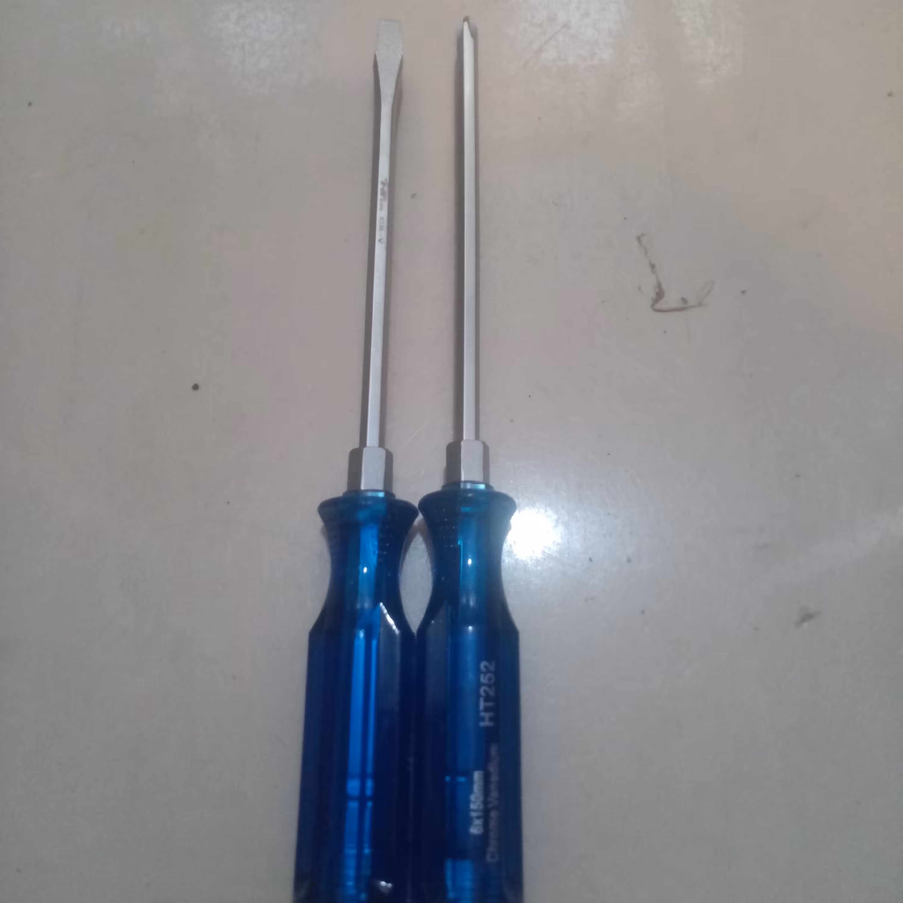 پیچ گوشتی و چهارسو تقه خور طرح نوا