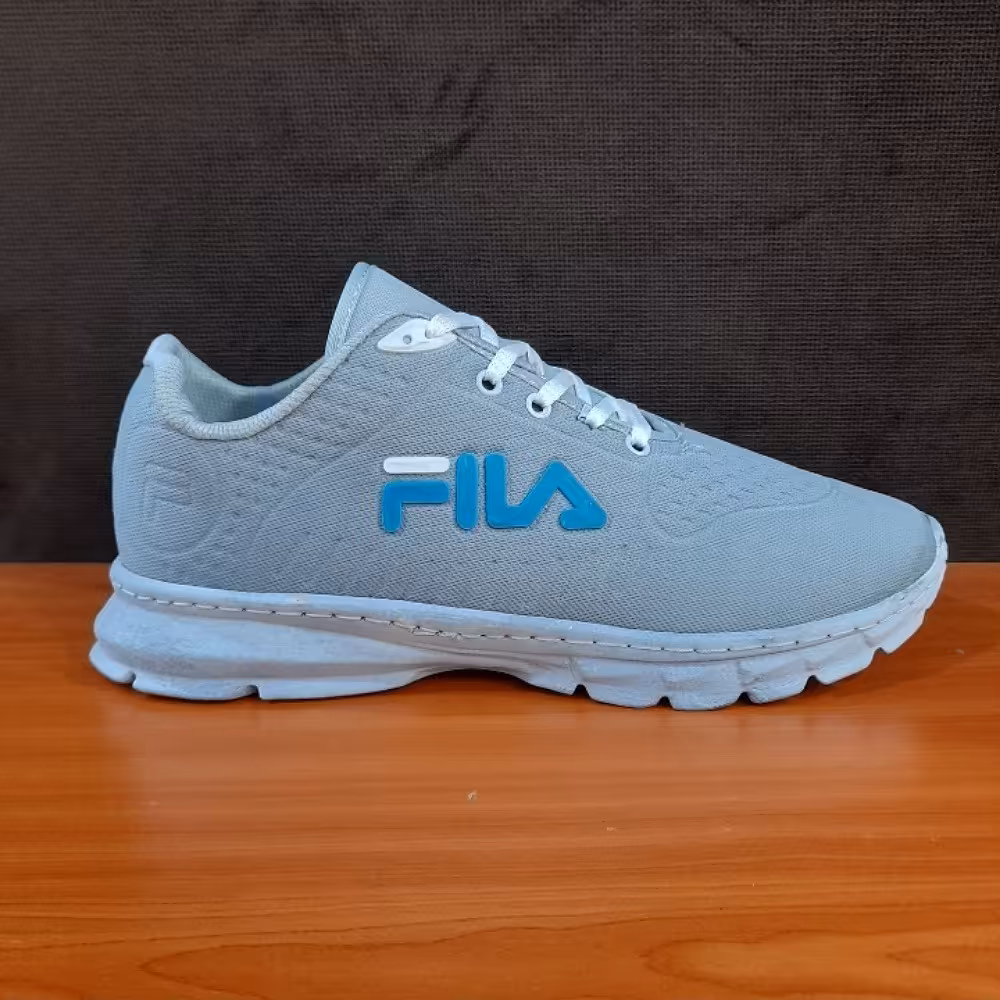 کفش کتانی مردانه طرح فیلا رنگ طوسی مناسب پیاده روی و استفاده روزمره 