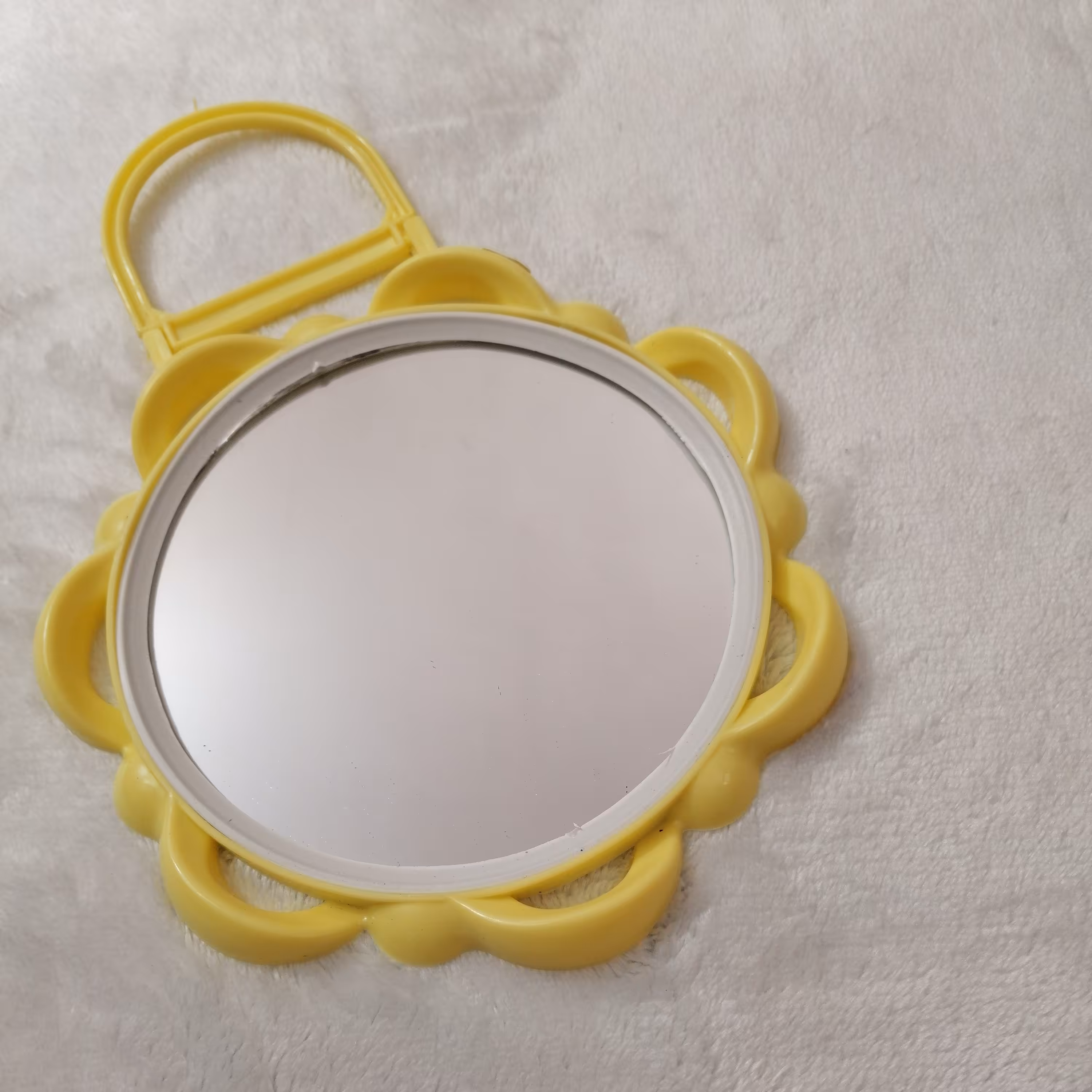 آینه مدل خورشید رنگ زرد
(لطفا قبل از ثبت سفارش موجودی بگیرید) 
