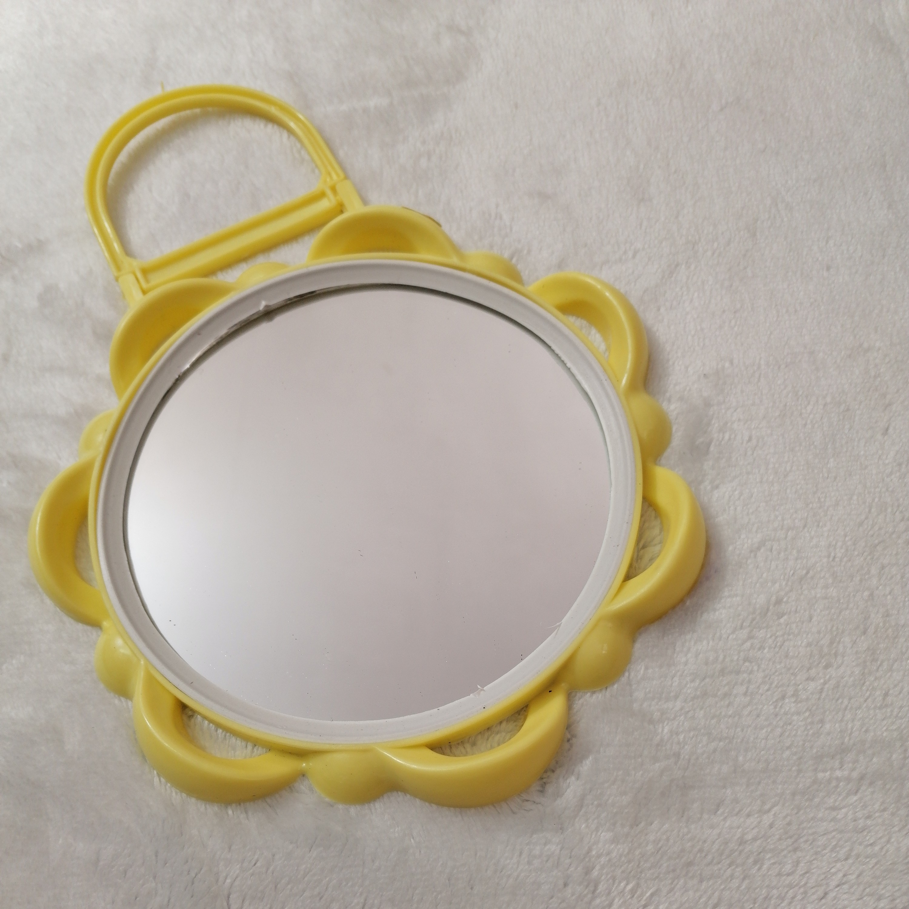 آینه مدل خورشید رنگ زرد
(لطفا قبل از ثبت سفارش موجودی بگیرید)