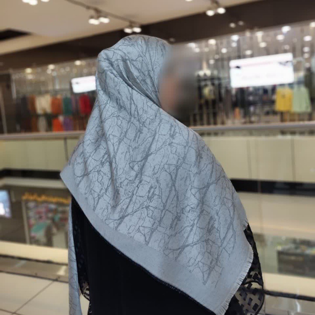 روسری نخ ابریشم ژاکارد دو رو لمه دار قواره 140 ریشه پرزی اصلا سر نیست وارداتی درجه یک کیفیت بی نظیر