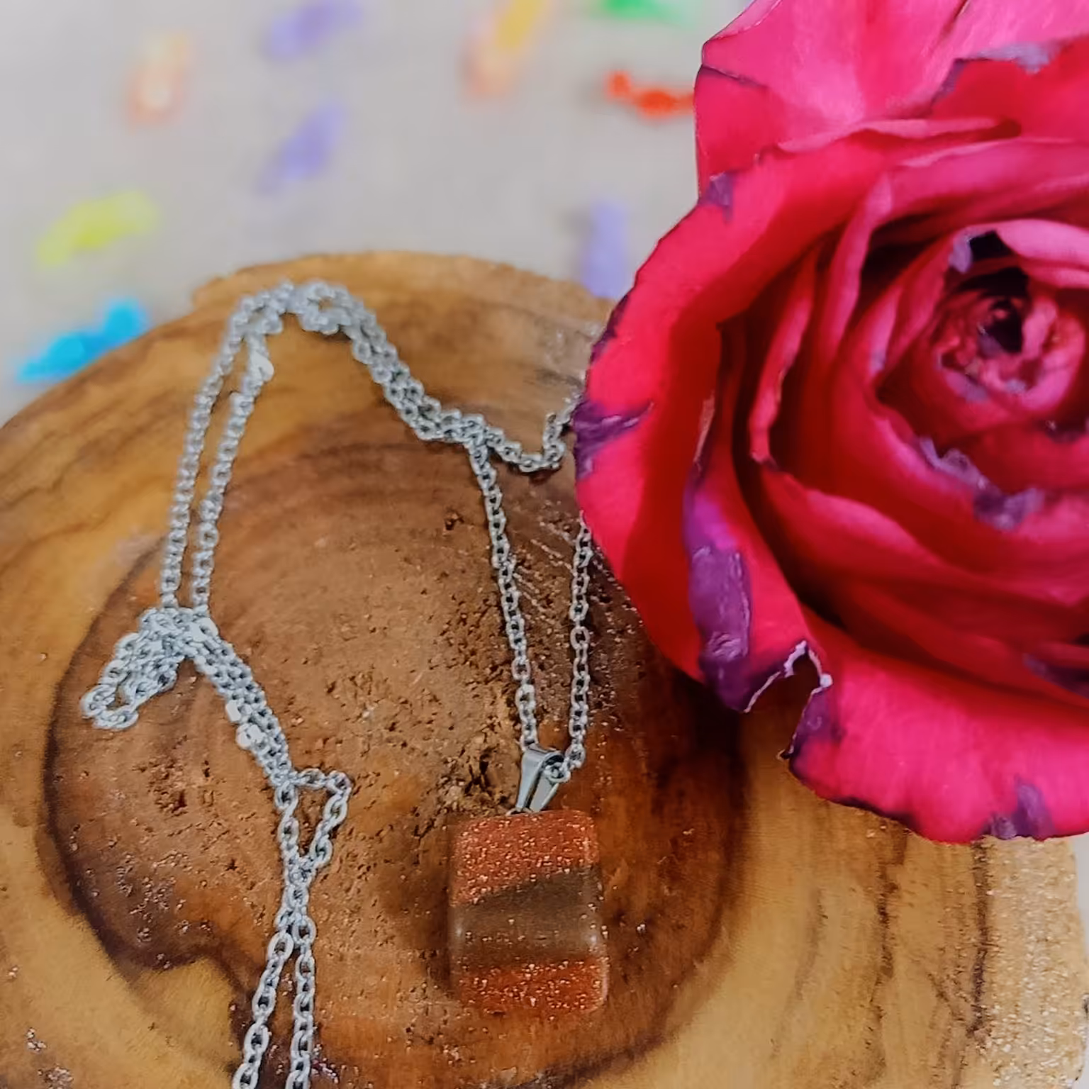 گردنبند ماه تولد.   