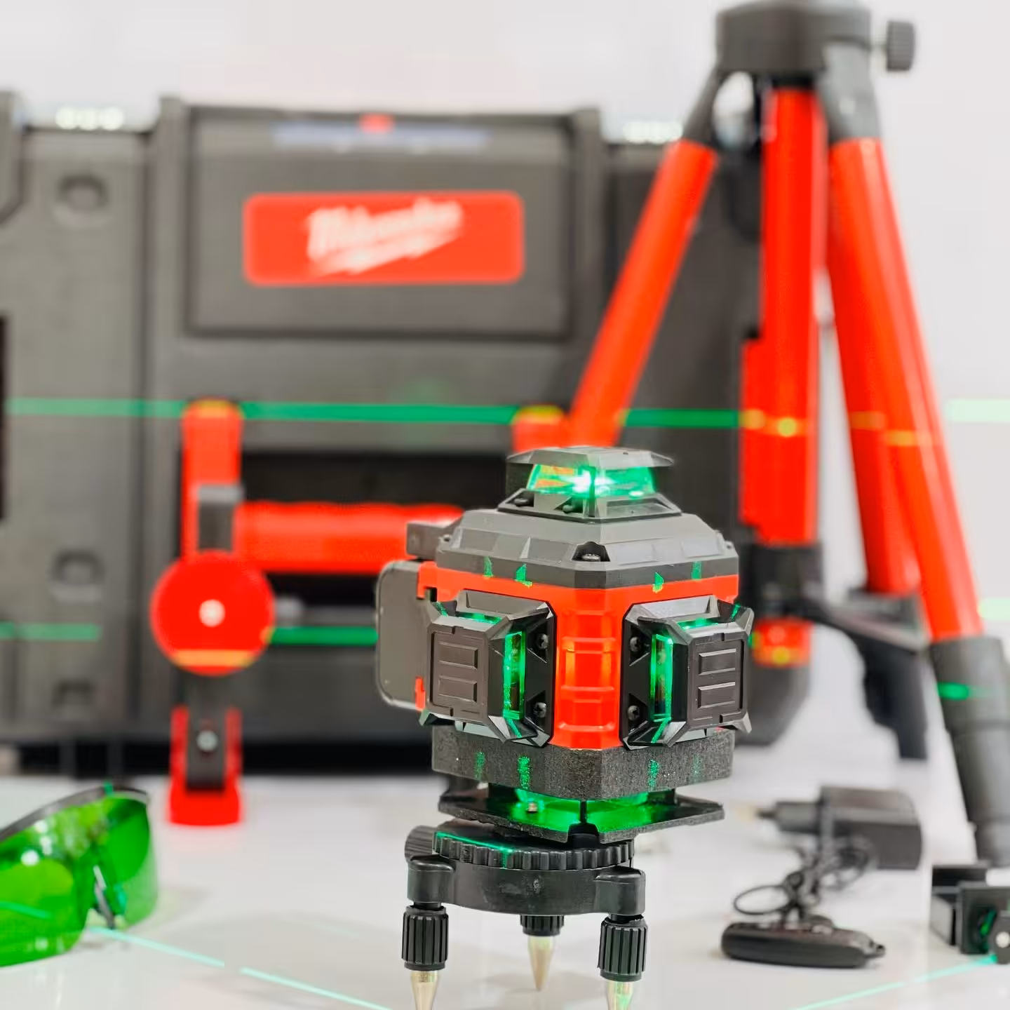 تراز لیزری میلواکی
360 درجه
4 بعدی
برد 100 متر
ریموت دار
نور سبز
دو باتری
