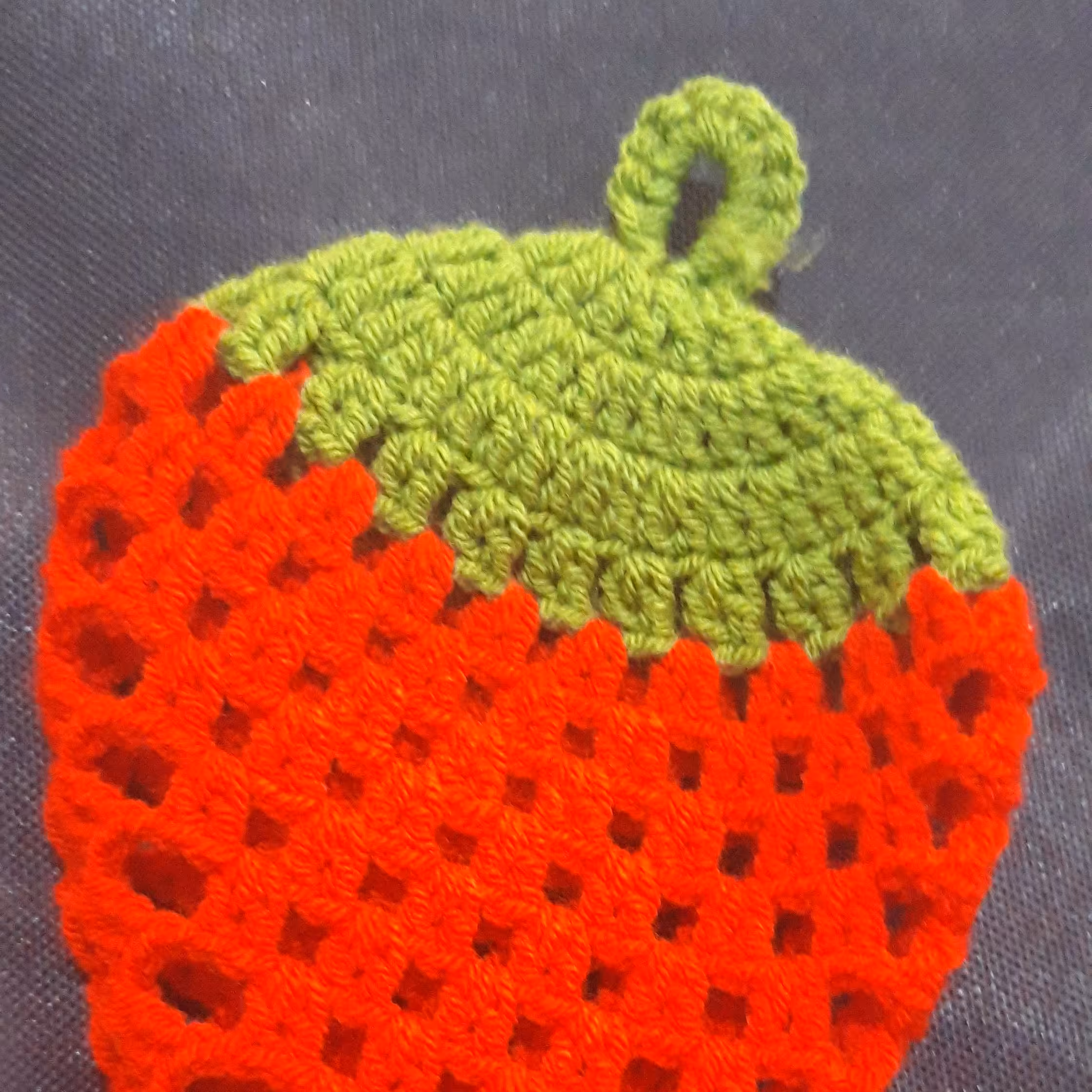 اسکاج توت فرنگی آویز