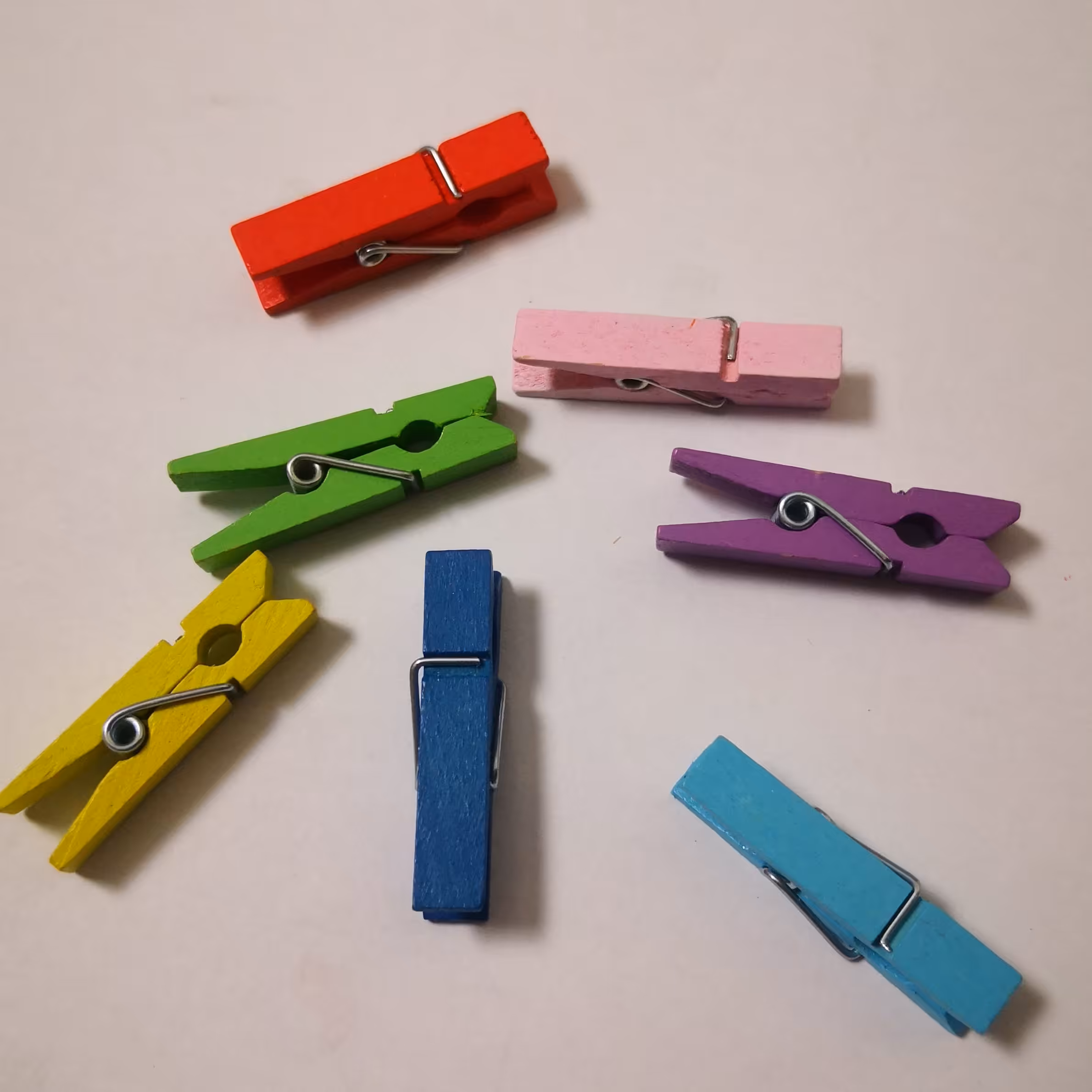 گیره چوبی رنگی سایز 35میلی‌متر (مناسب ریسه سوزنی یا ریسه مفتولی - 20عدد)