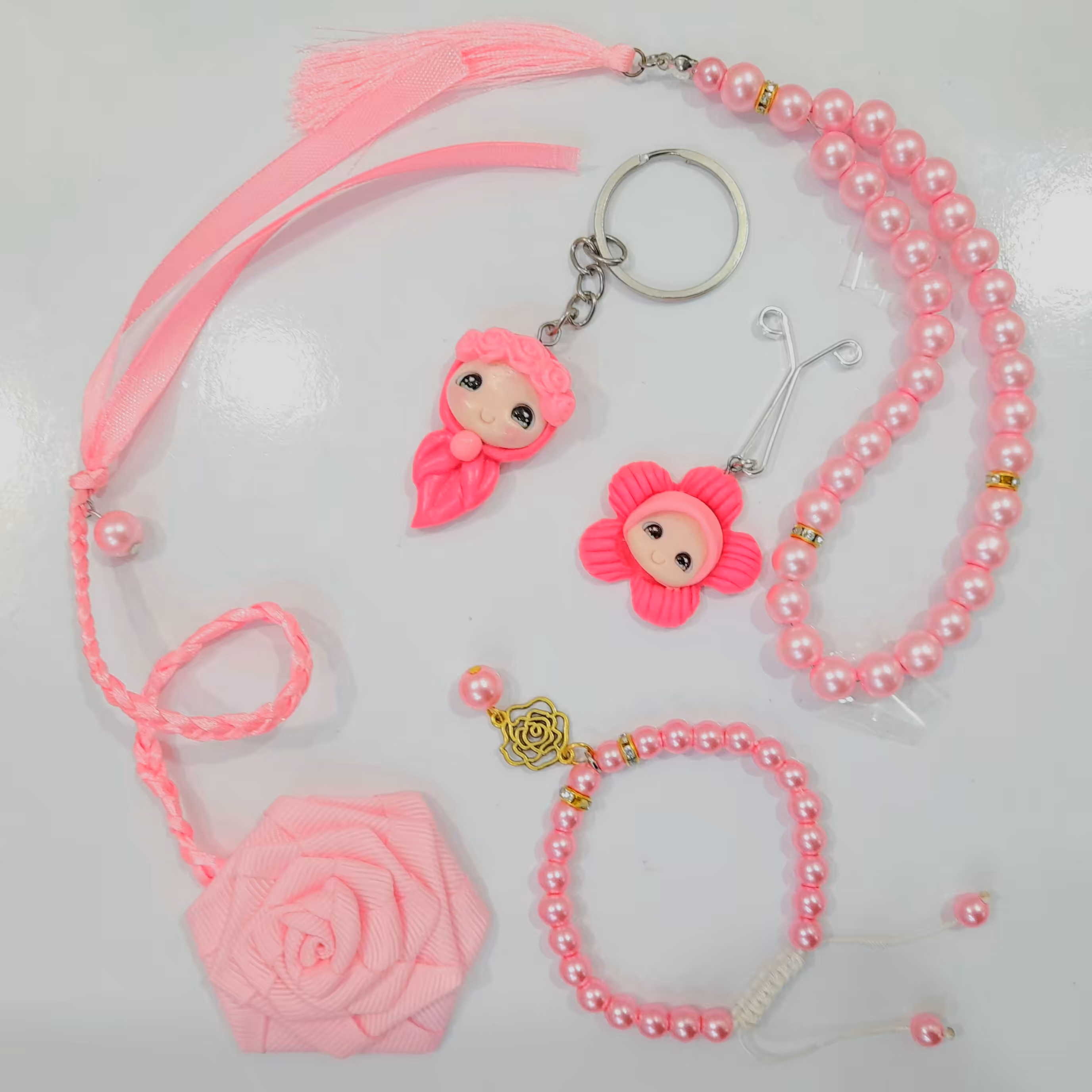 ست جشن تکلیف جاکلیدی گیره روسری گیره حجاب عروسکی تسبیح صورتی نشانگر قران تسبیح فانتزی جاکلیدی فانتزی گیره روسری عروسکی