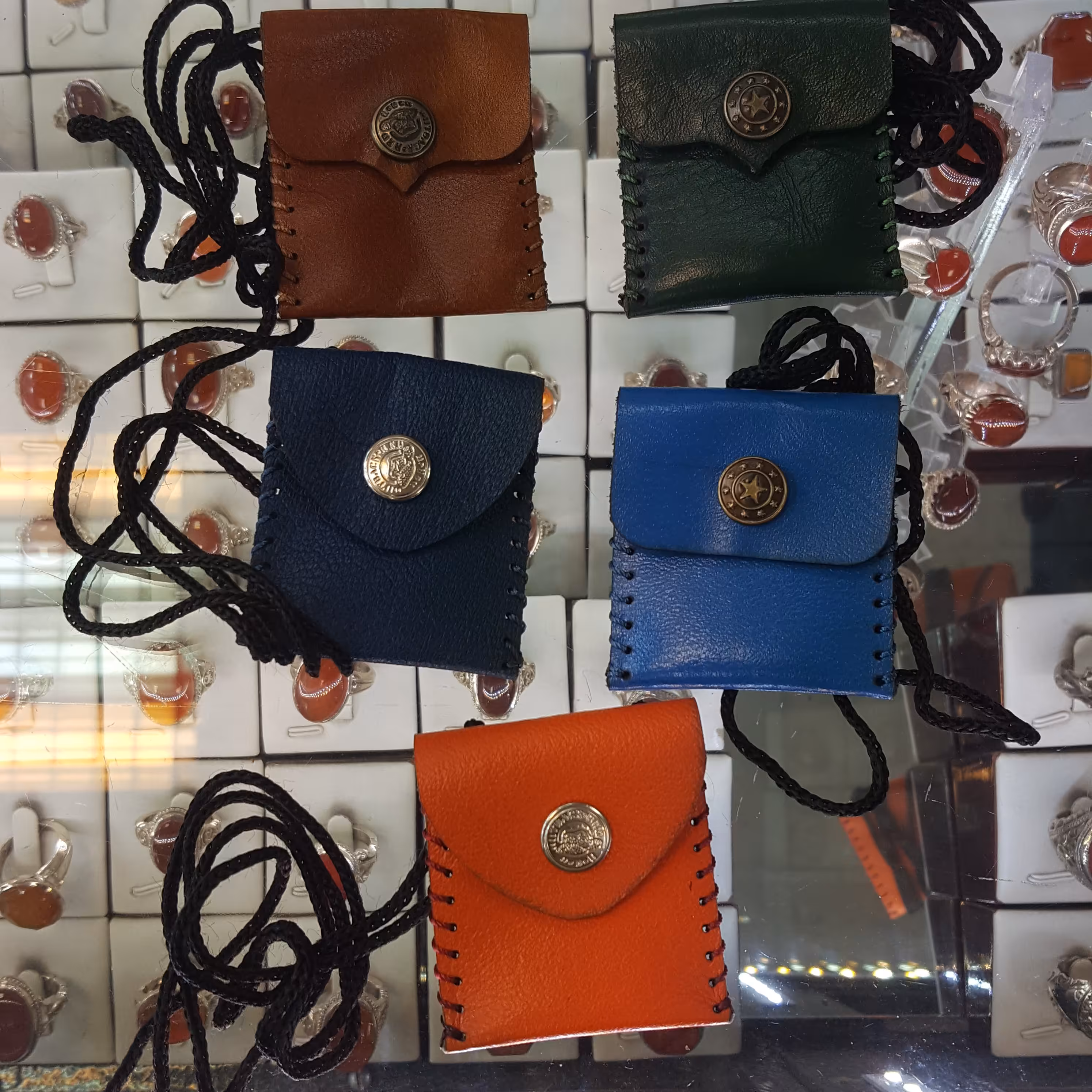 گرنبند  گردنبند اسپرت  چرم فاخر زیبا در رنگ های مختلف 