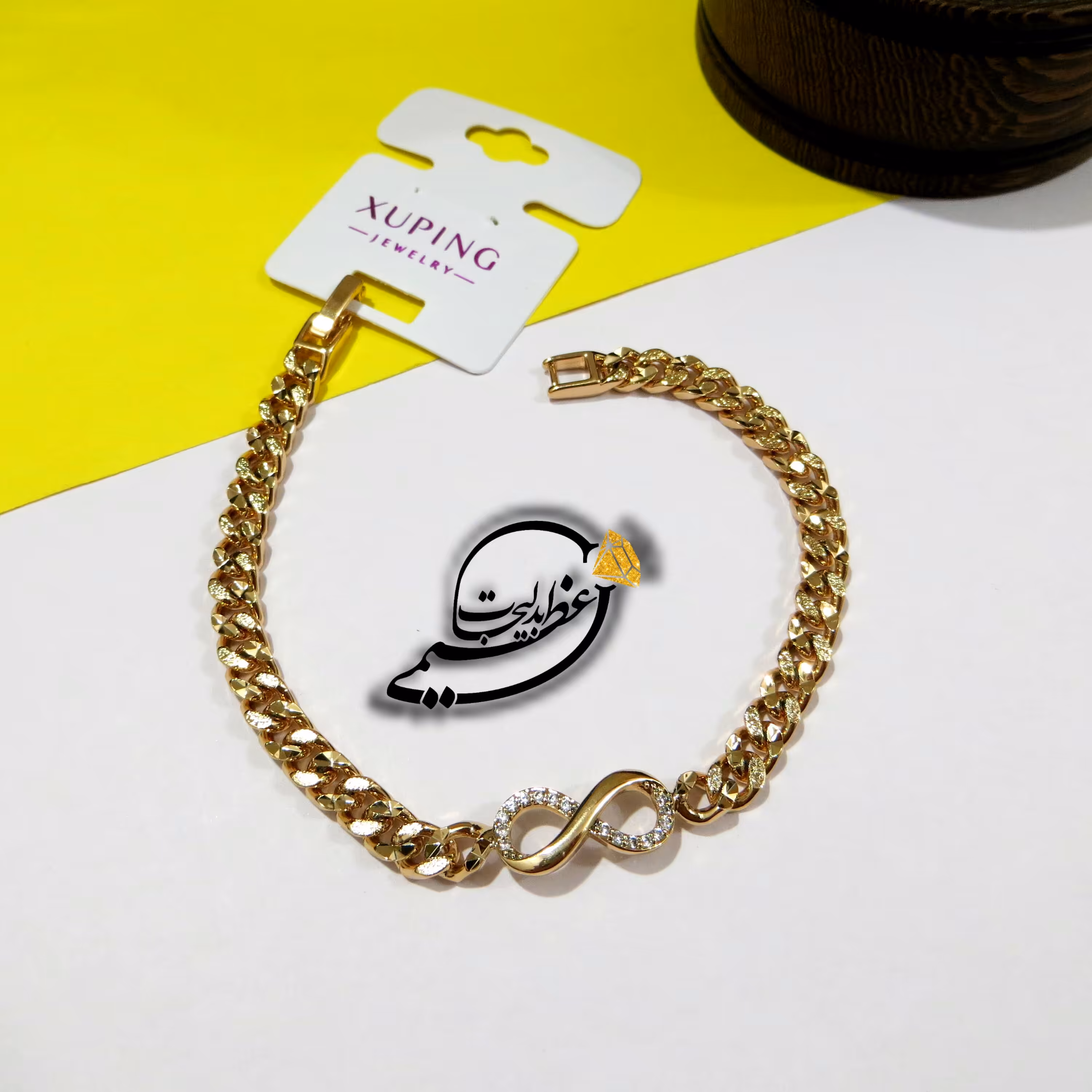 دستبند کارتیر  تراش خورده با پلاک بینهایت برند Xuping از جنس مس و روکش طلا  و رنگ ثابت و ضد حساسیت کاملا مشابه طلا  