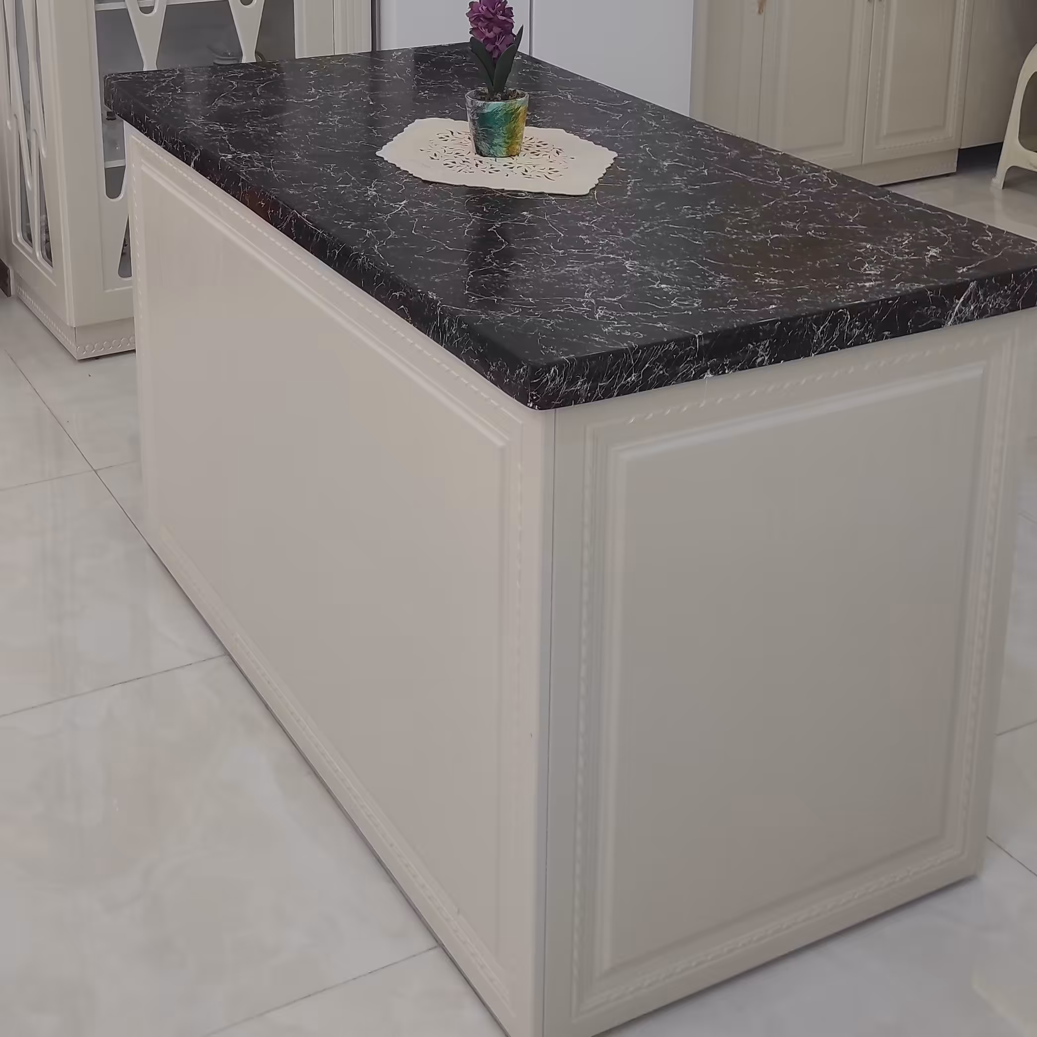 صفحه کابینت از جنس سنگ مصنوعی با قیمت پایین و کیفیت بالا ضد آب ضد لک ضد حرم با تنوع رنگ بالا کاملا براق