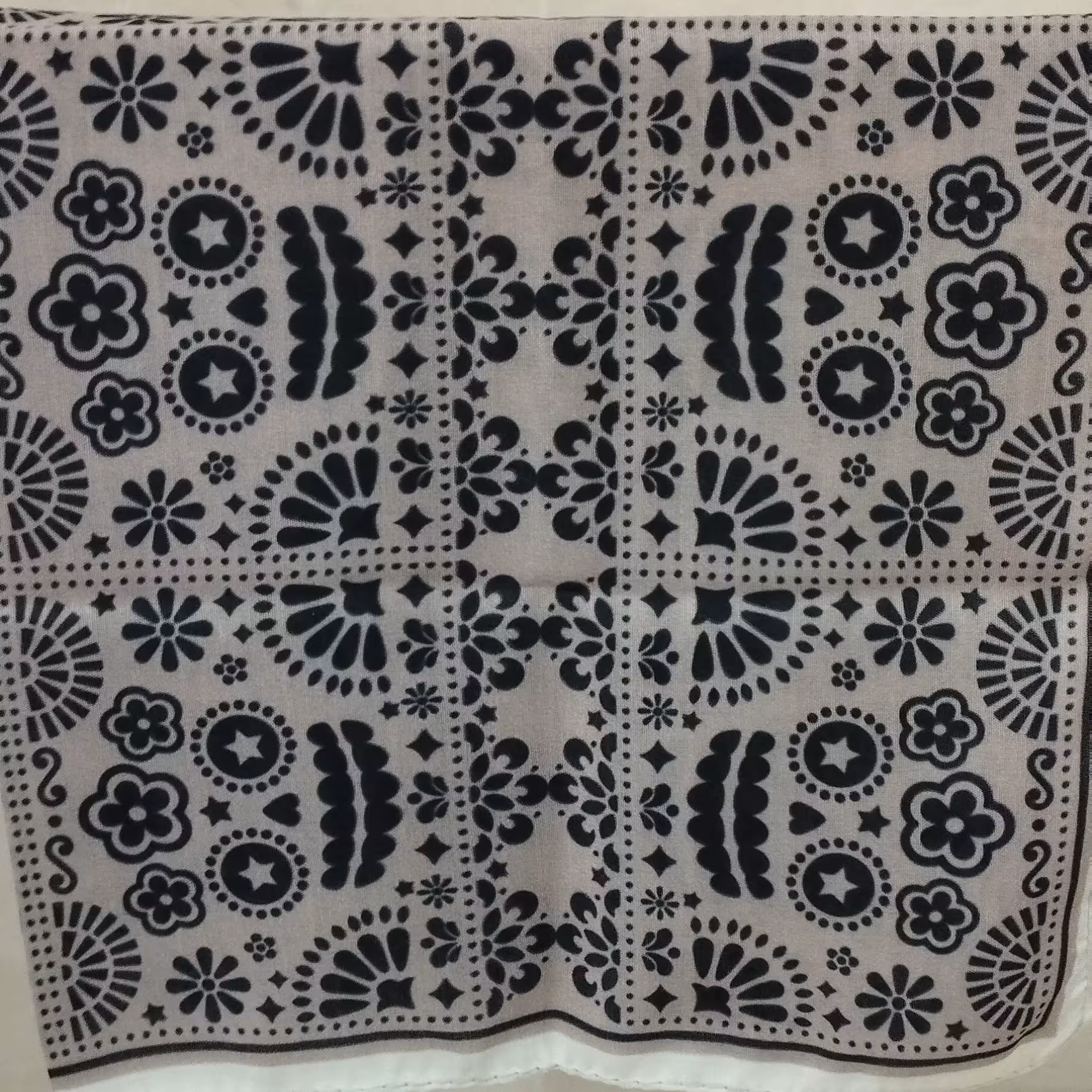 دستمال سر مشکی . دستمال سر کرمی . باندانا مشکی