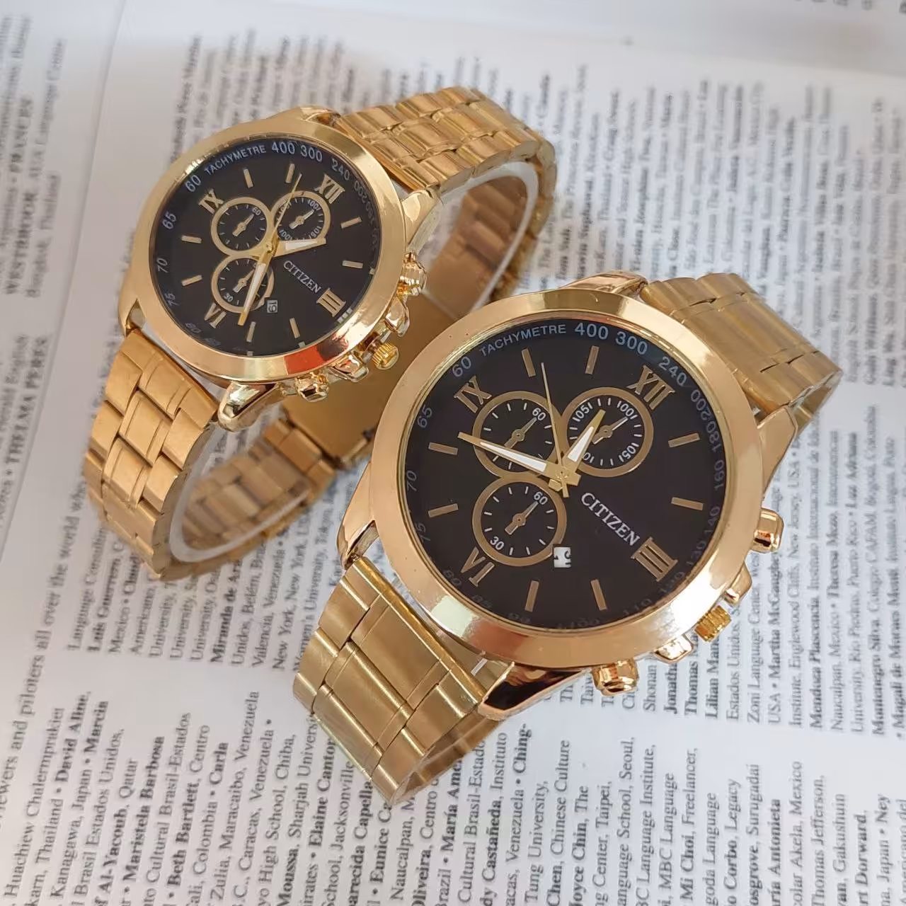 ست ساعت زنانه و مردانه سیتیزن بند استیل طلایی صفحه مشکی طرح سه موتوره تقویم دار ( ارسال رایگان )