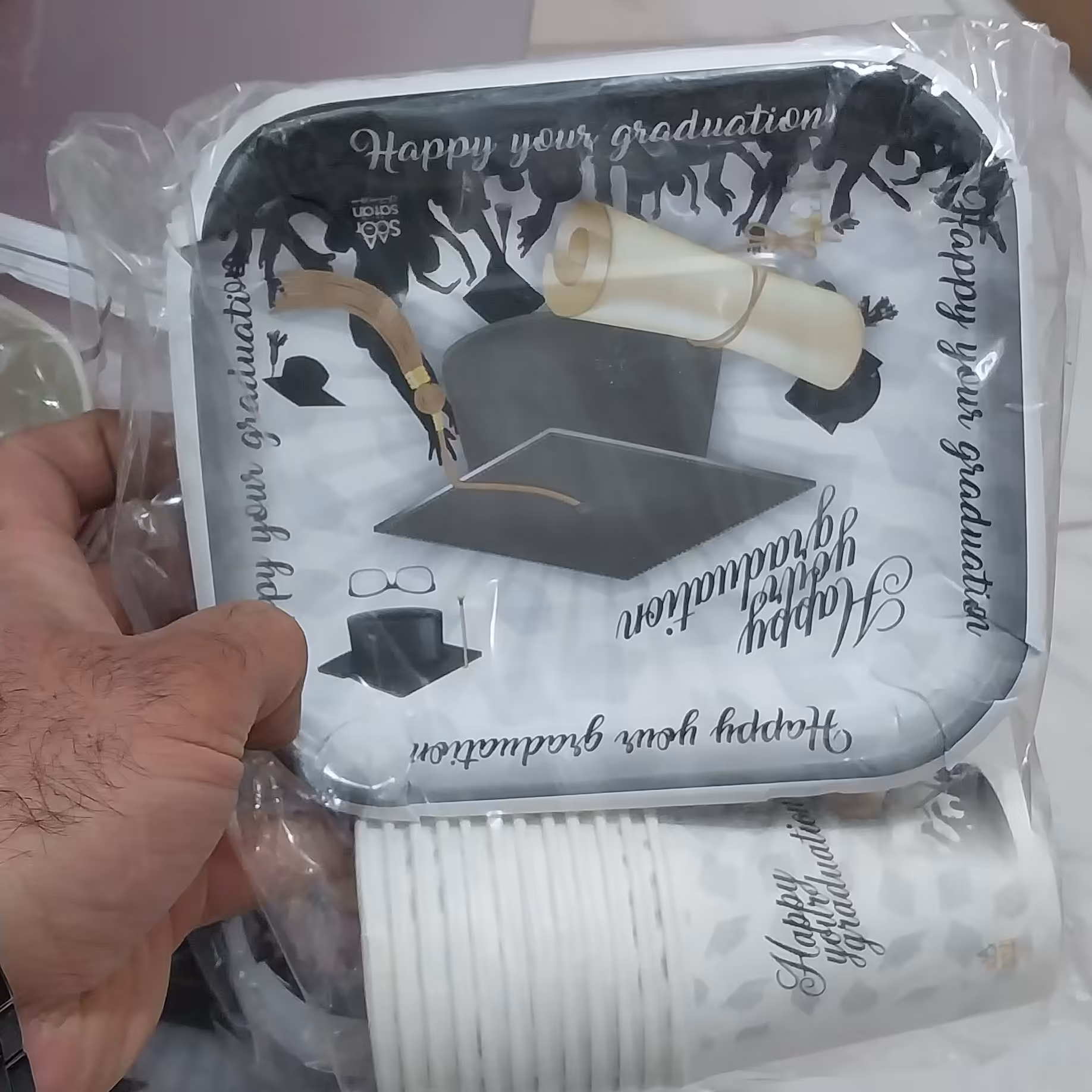 بشقاب و لیوان 12 تایی تم تولد  فارغ التحصیلی