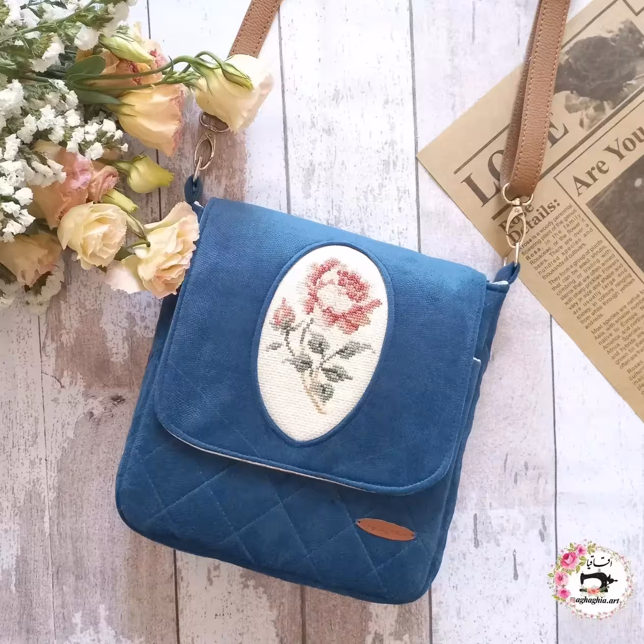 کیف دوشی زنانه جنس مخمل سایز 23× 23 شماره دوزی شده 