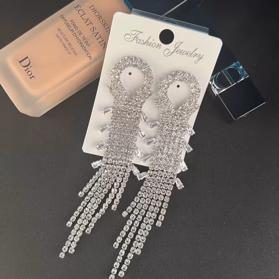 ارسال رایگان گوشواره نگین دار لوکس و فشن