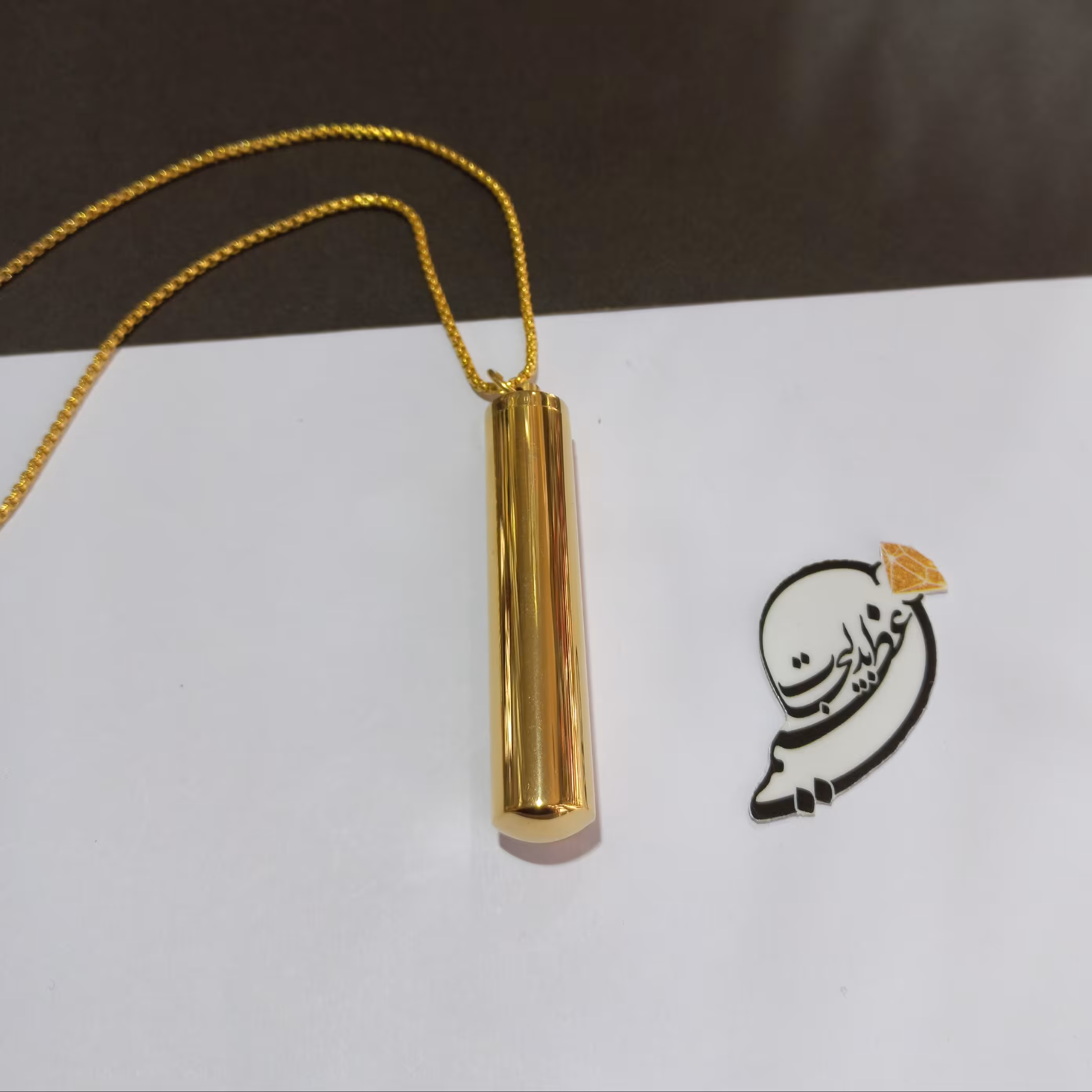 گردنبند با پلاک استوانه تو خالی با قابلیت باز و بسته شدن بسیار خاص طلایی با زنجیر  60 سانتی کد 30