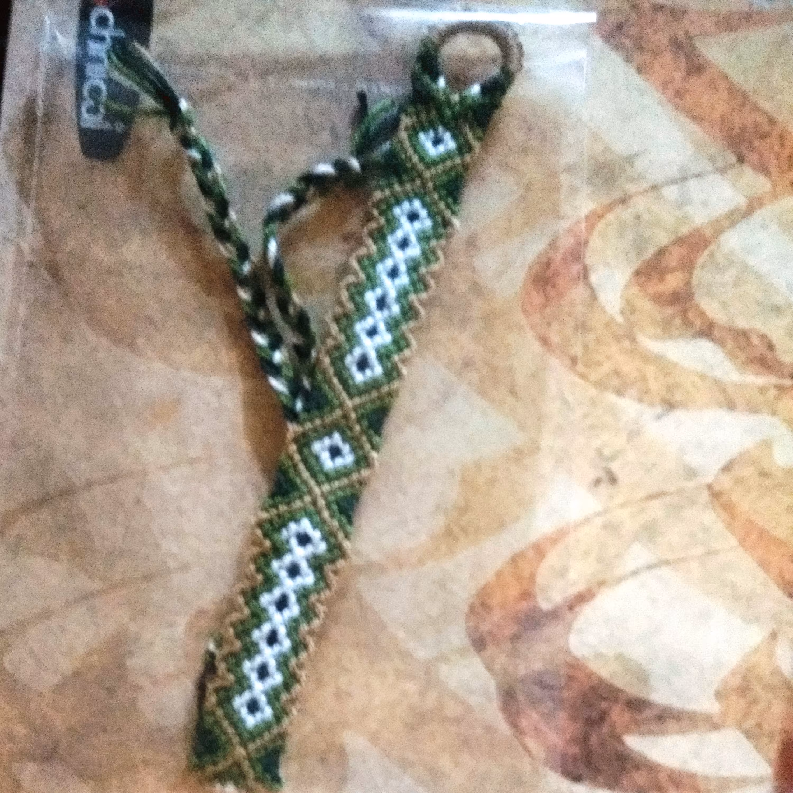 دستبند دوستی طرح سنتی با 8 ردیف نخ در  4 رنگ 