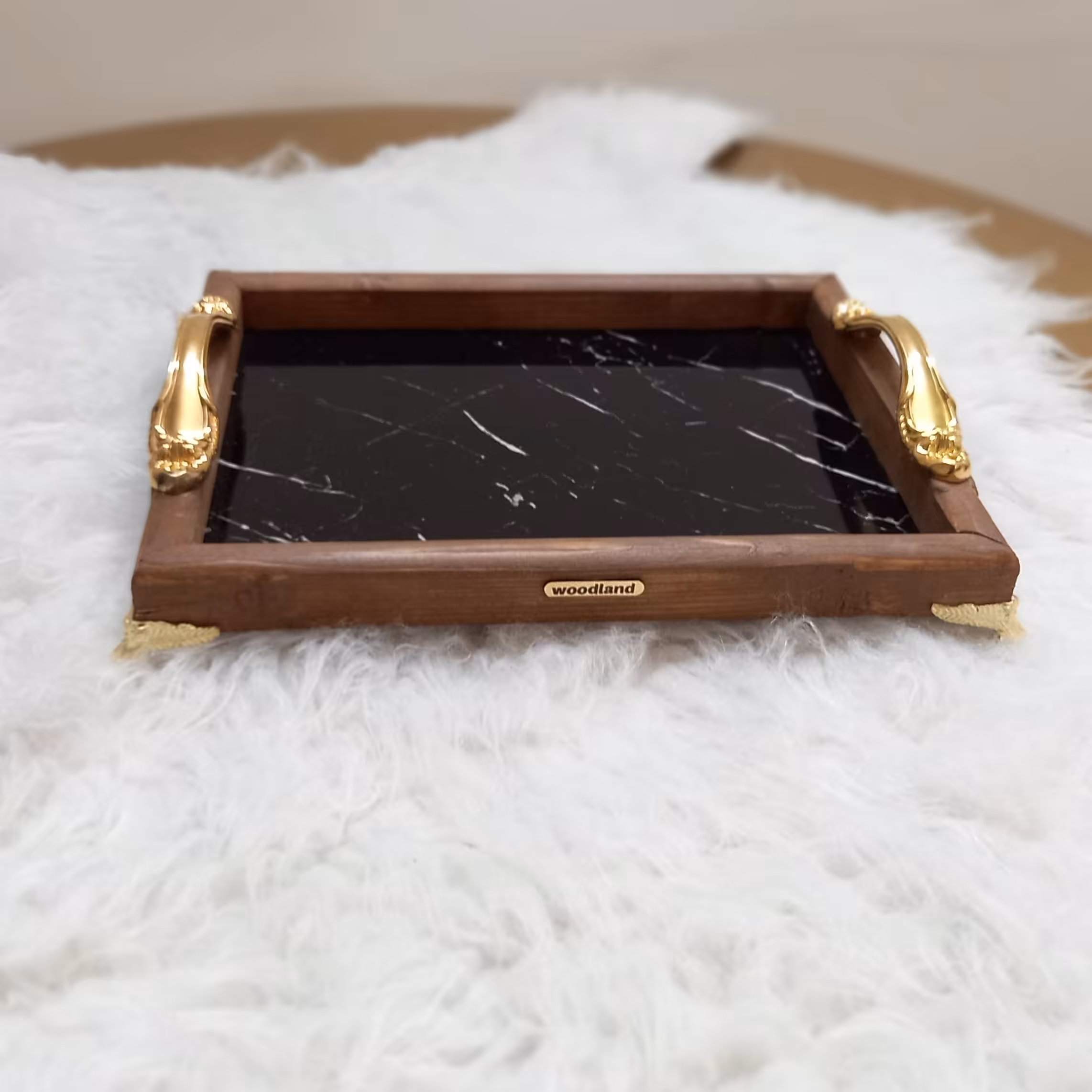 سینی چای با دسته و پایه های فلزی با کفی ضد اب(در رنگبندی به دلخواه شما عزیزان)