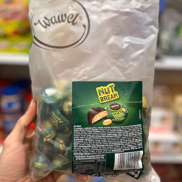 شکلات پذیرایی فله صدفی WAWEL Nut Break نات بریک با مغز کرم بادام زمینی نمکی واول