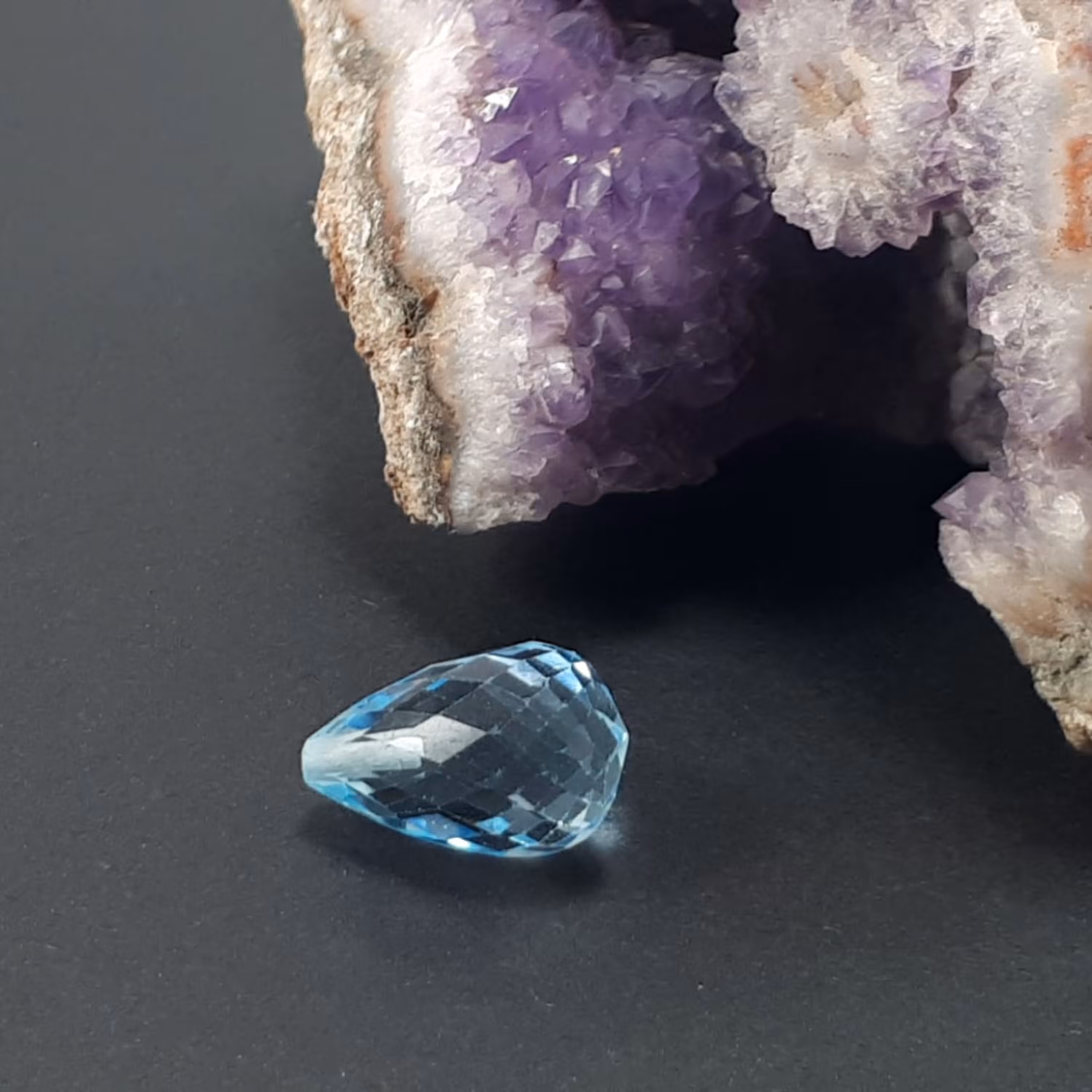 توپاز سوییسی با  تراش باریولت یا قطره آب  کدY 6794